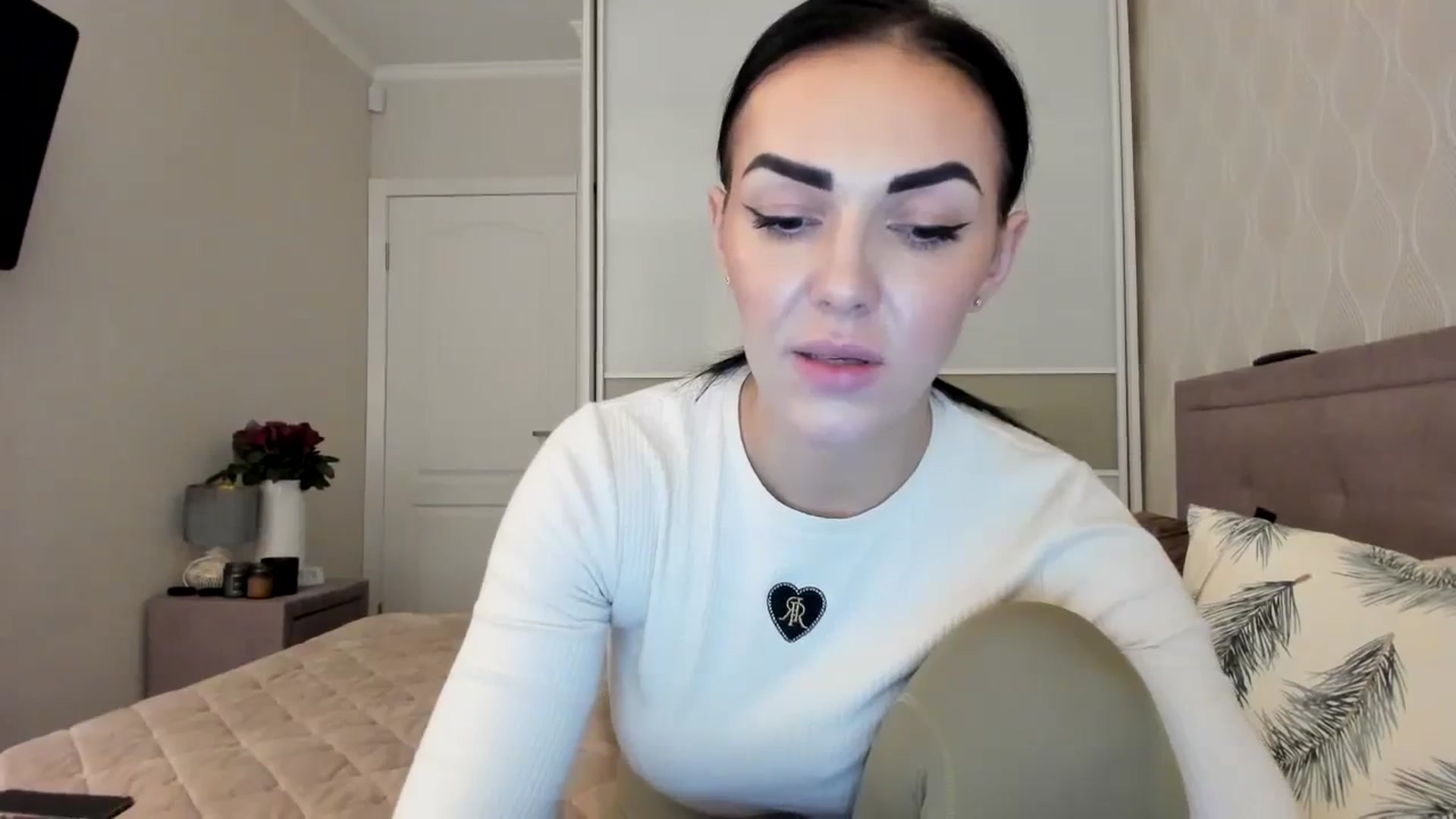 Gallery image thumbnail from MissNelly_'s myfreecams stream on, 11/14/2023, 18:02 image 6 of 20