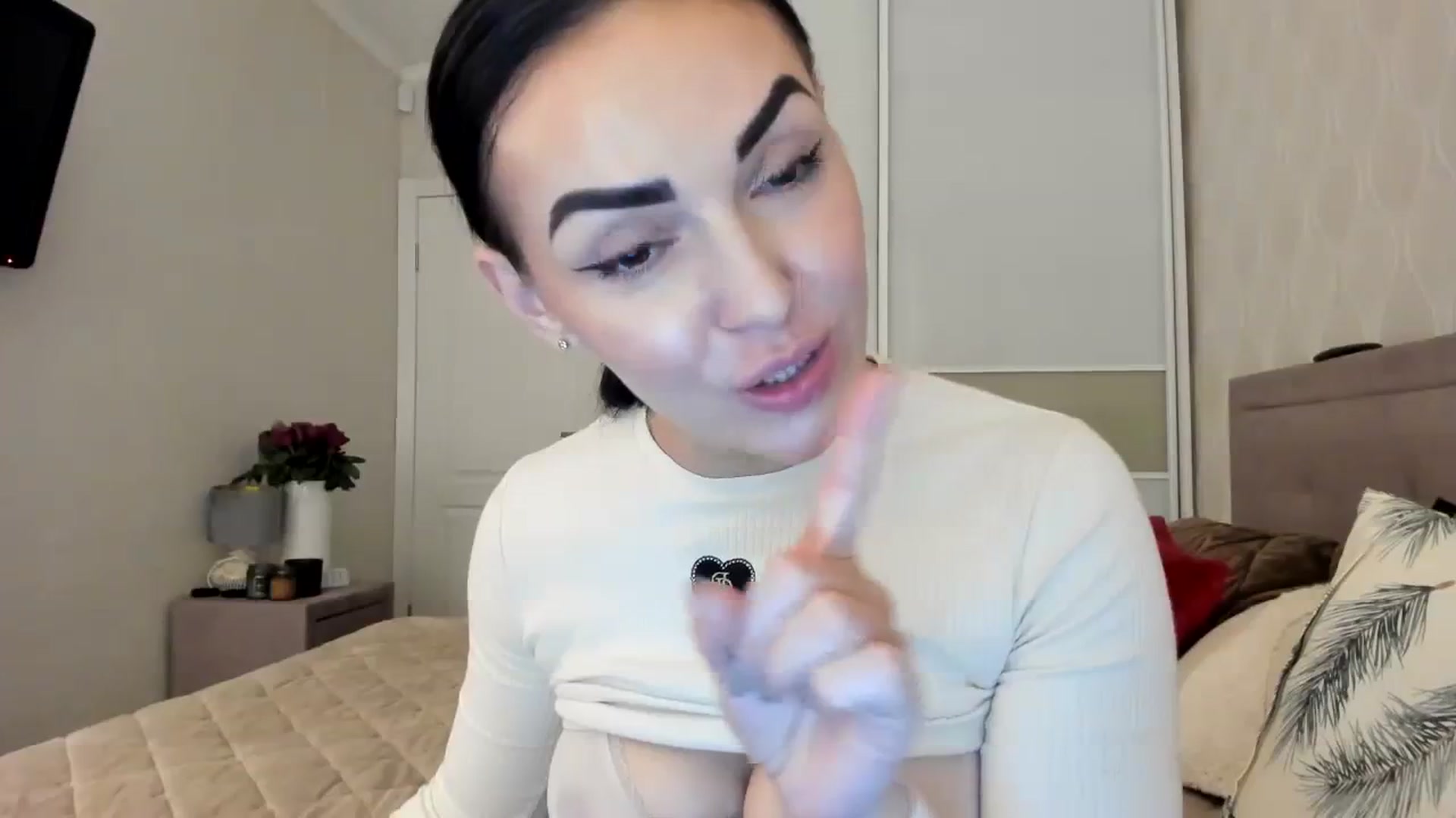 Gallery image thumbnail from MissNelly_'s myfreecams stream on, 11/14/2023, 18:02 image 18 of 20