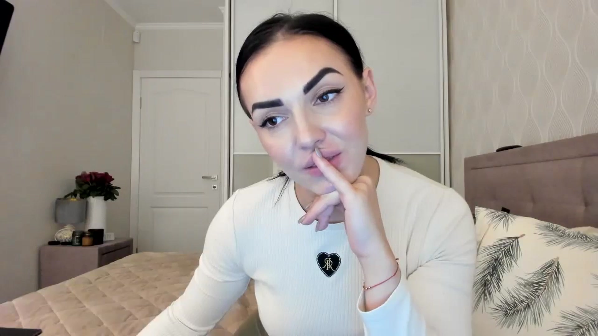 Gallery image thumbnail from MissNelly_'s myfreecams stream on, 11/14/2023, 18:02 image 3 of 20