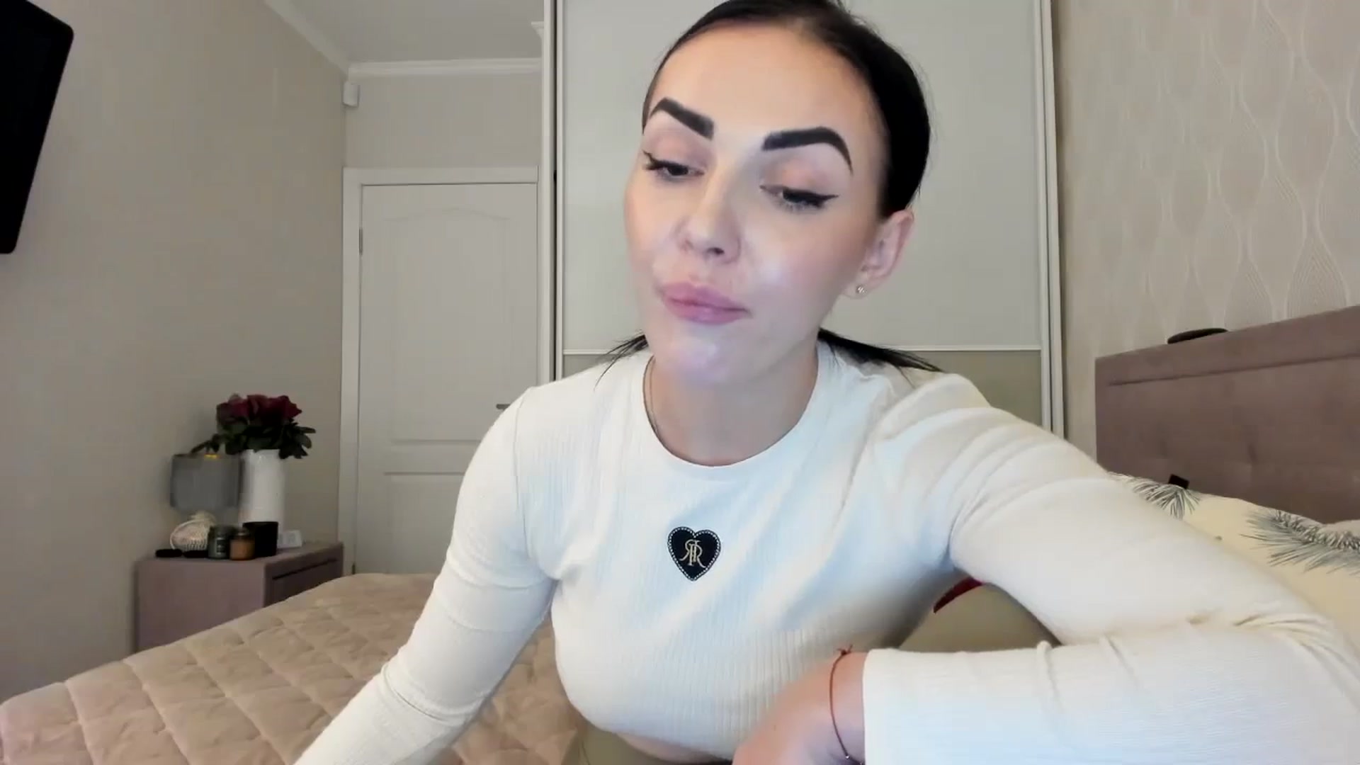 Gallery image thumbnail from MissNelly_'s myfreecams stream on, 11/14/2023, 18:02 image 7 of 20