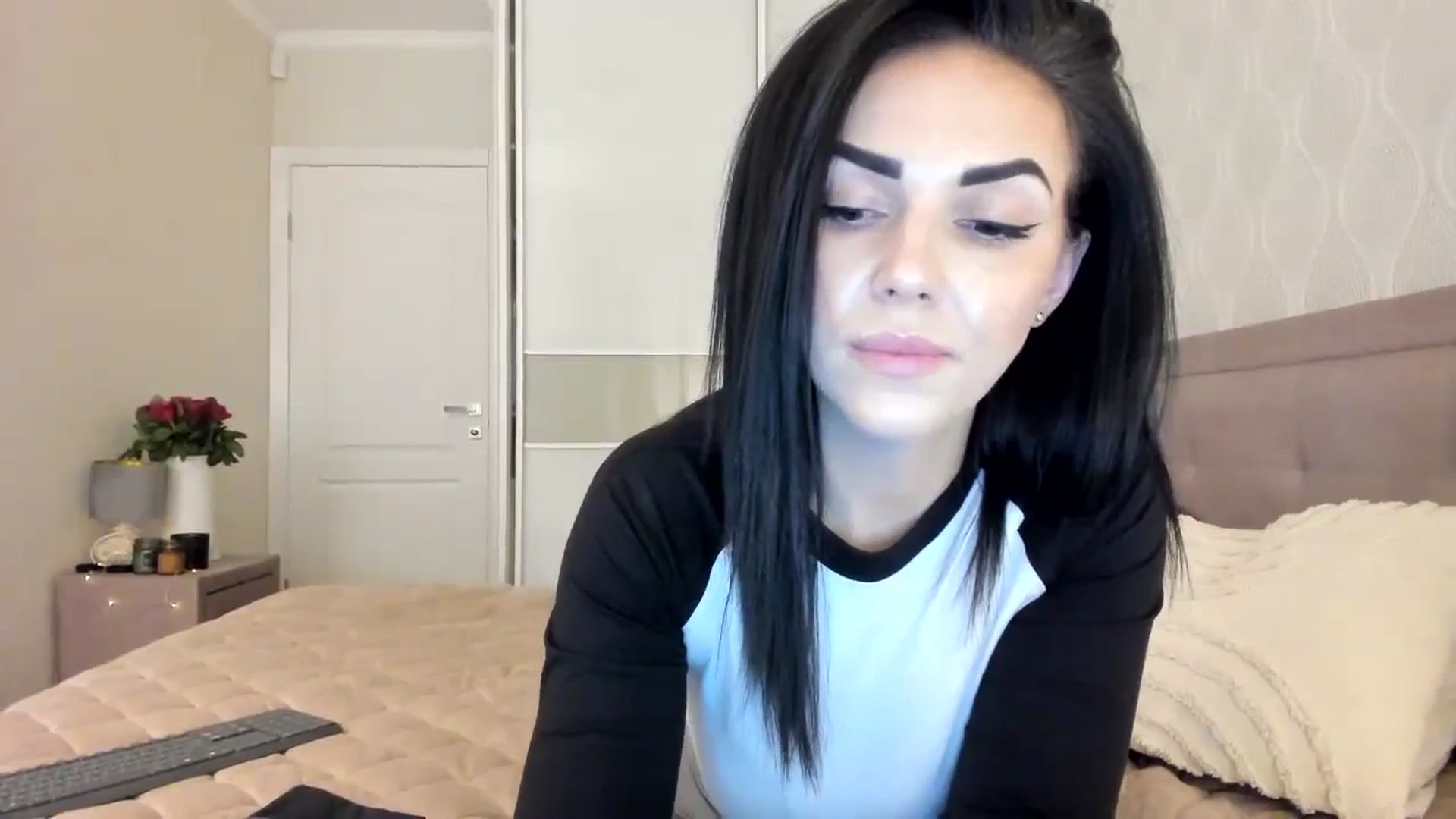 Gallery image thumbnail from MissNelly_'s myfreecams stream on, 11/15/2023, 17:37 image 15 of 20