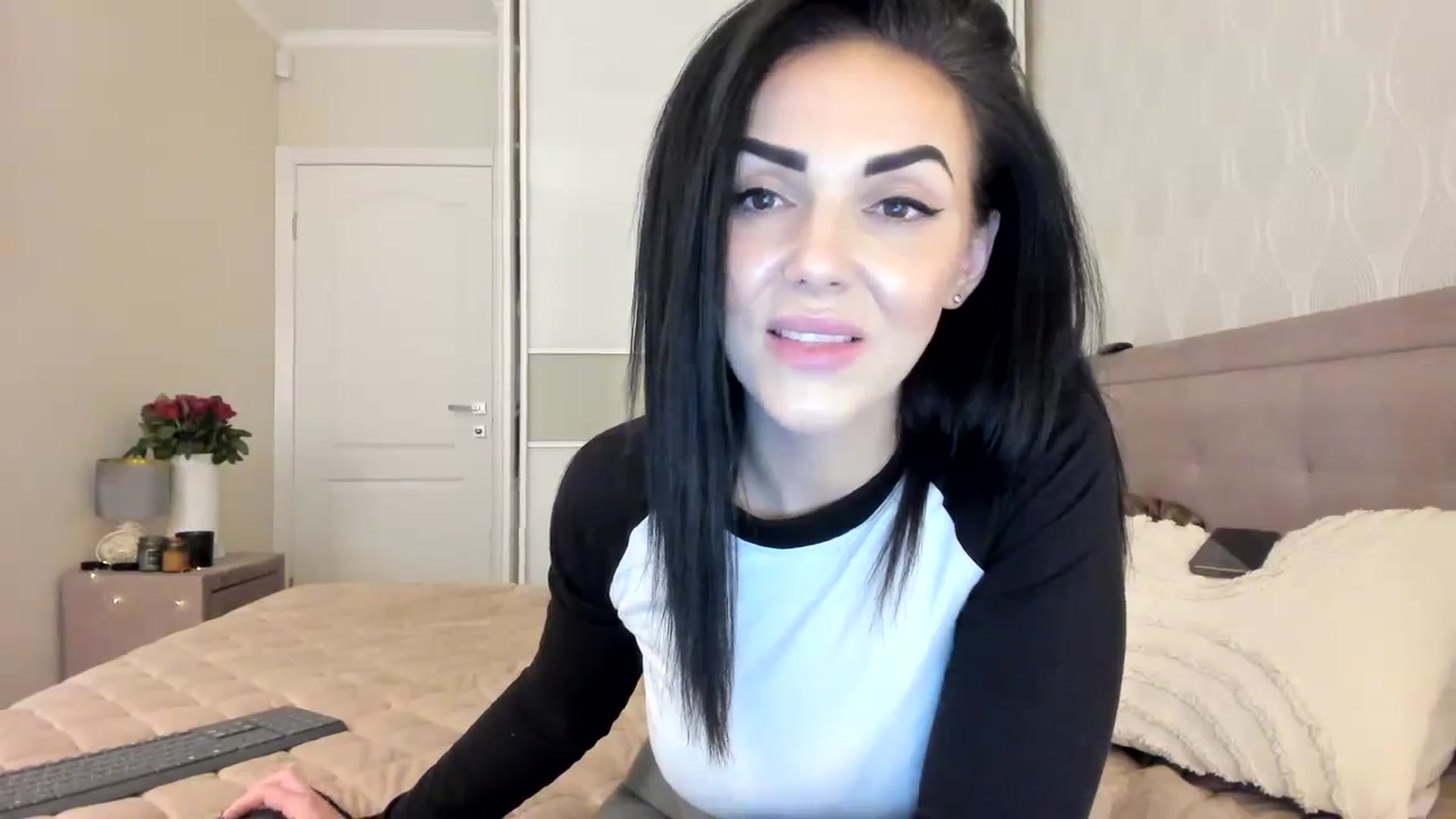 Gallery image thumbnail from MissNelly_'s myfreecams stream on, 11/15/2023, 17:37 image 12 of 20