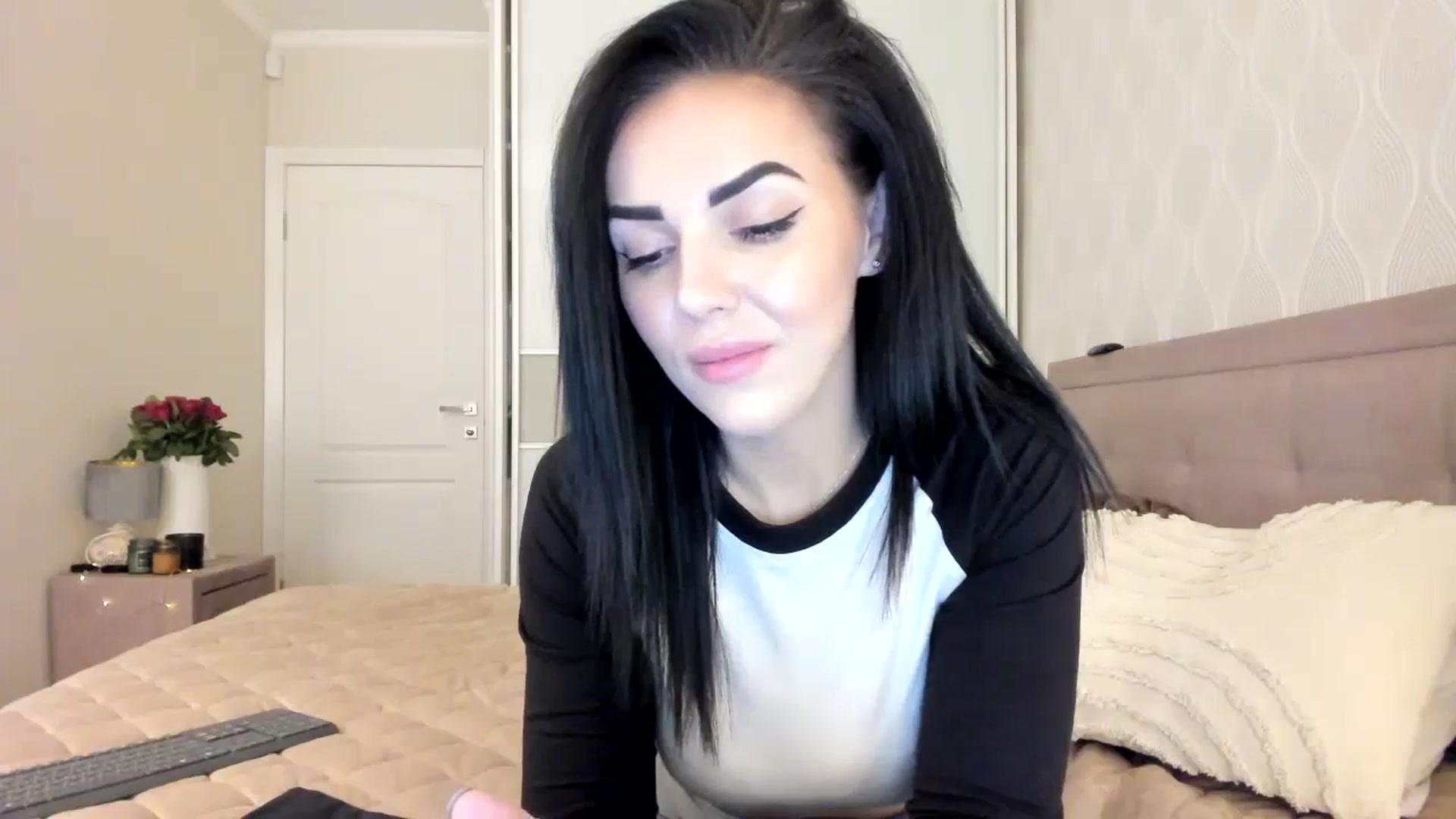 Gallery image thumbnail from MissNelly_'s myfreecams stream on, 11/15/2023, 17:37 image 17 of 20