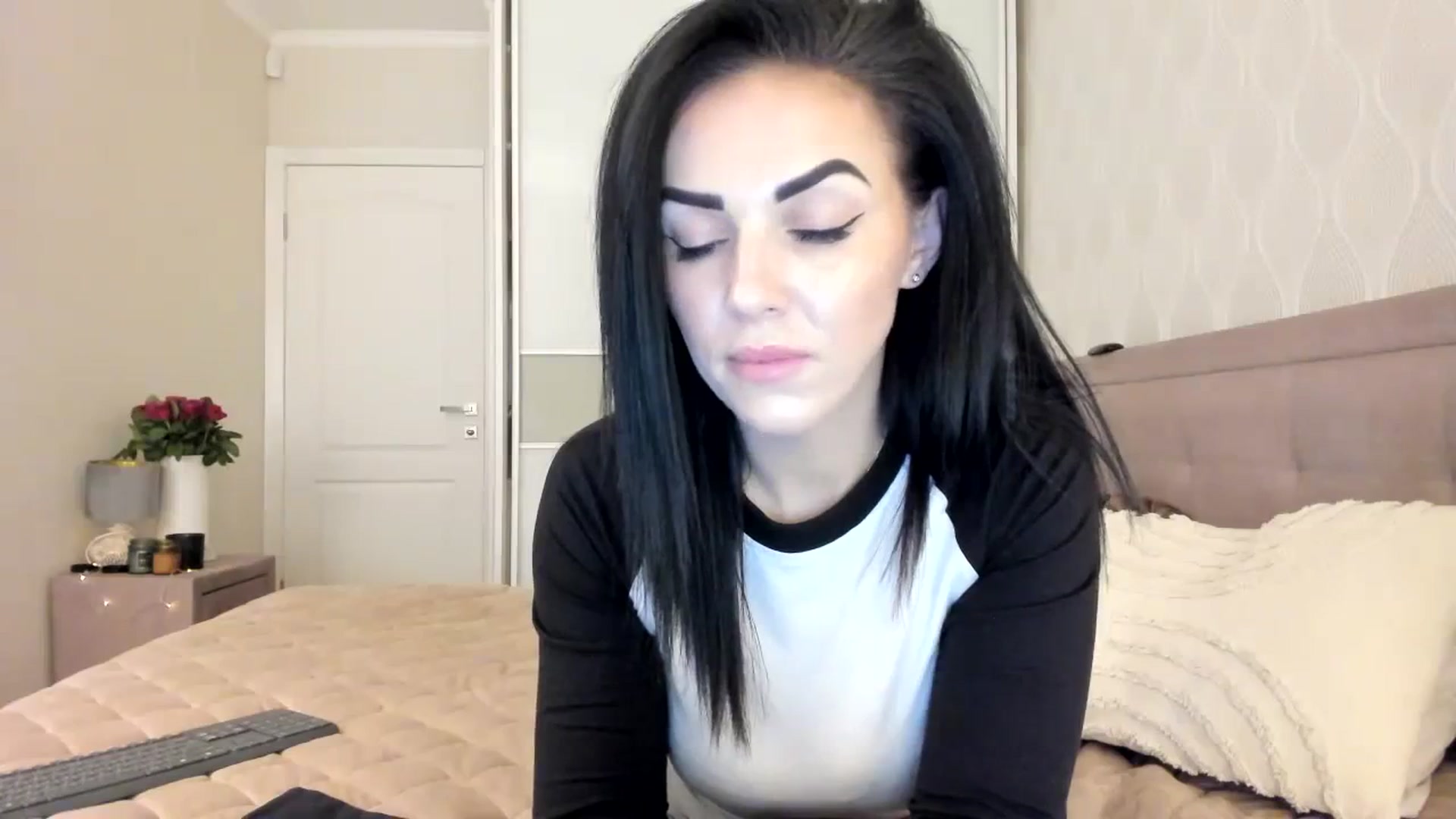 Gallery image thumbnail from MissNelly_'s myfreecams stream on, 11/15/2023, 17:37 image 16 of 20