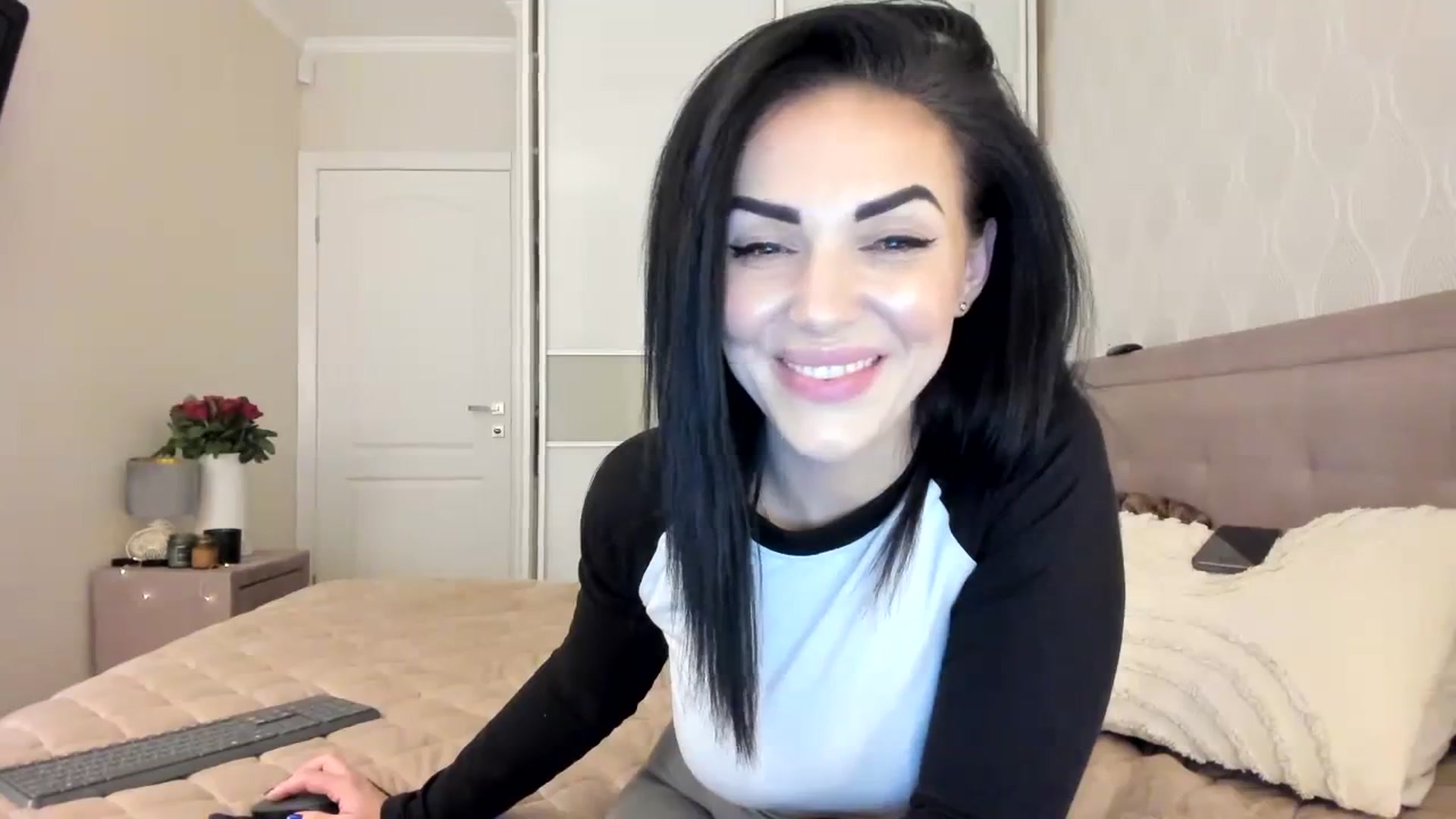 Gallery image thumbnail from MissNelly_'s myfreecams stream on, 11/15/2023, 17:37 image 11 of 20