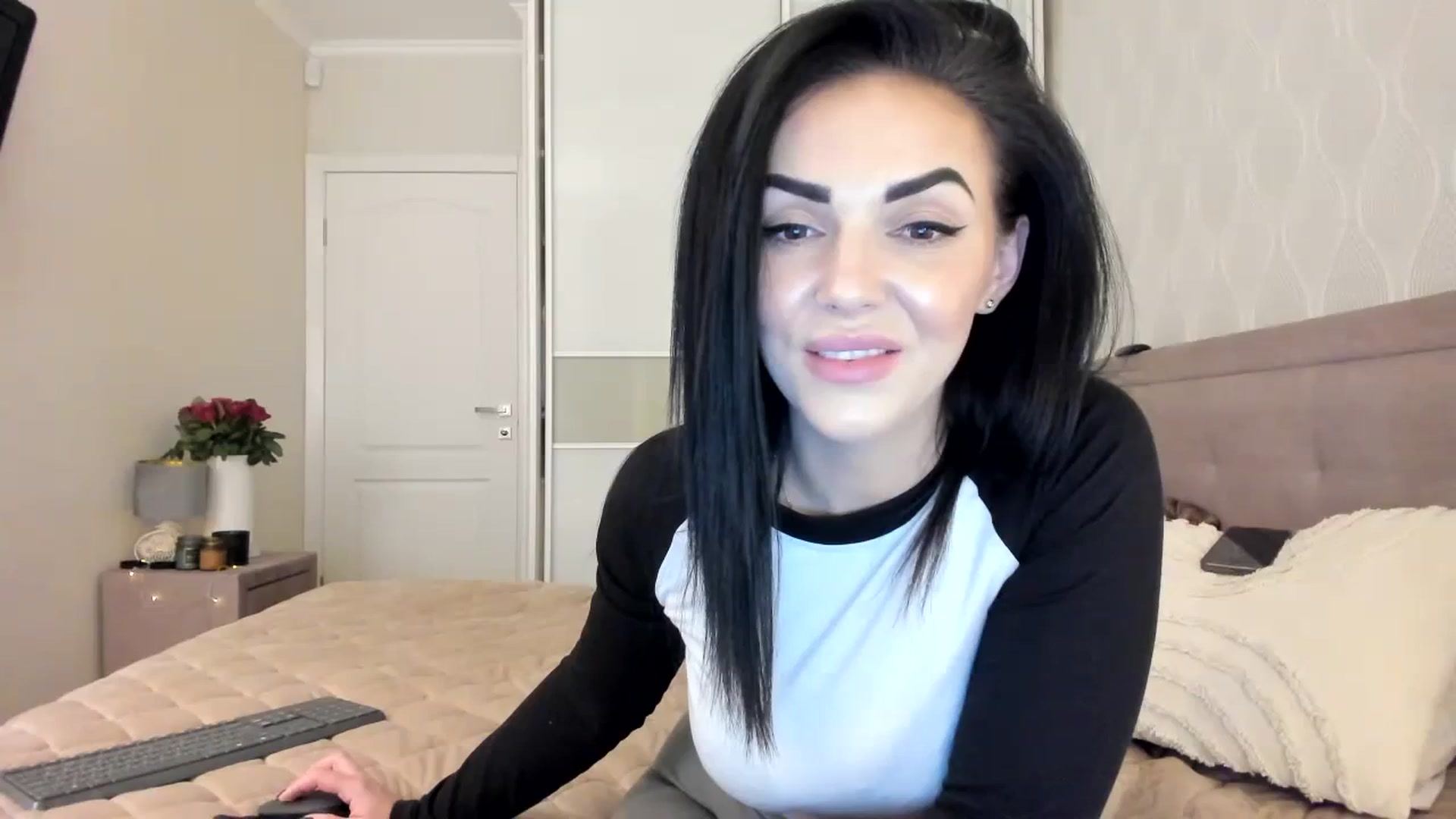 Gallery image thumbnail from MissNelly_'s myfreecams stream on, 11/15/2023, 17:37 image 10 of 20