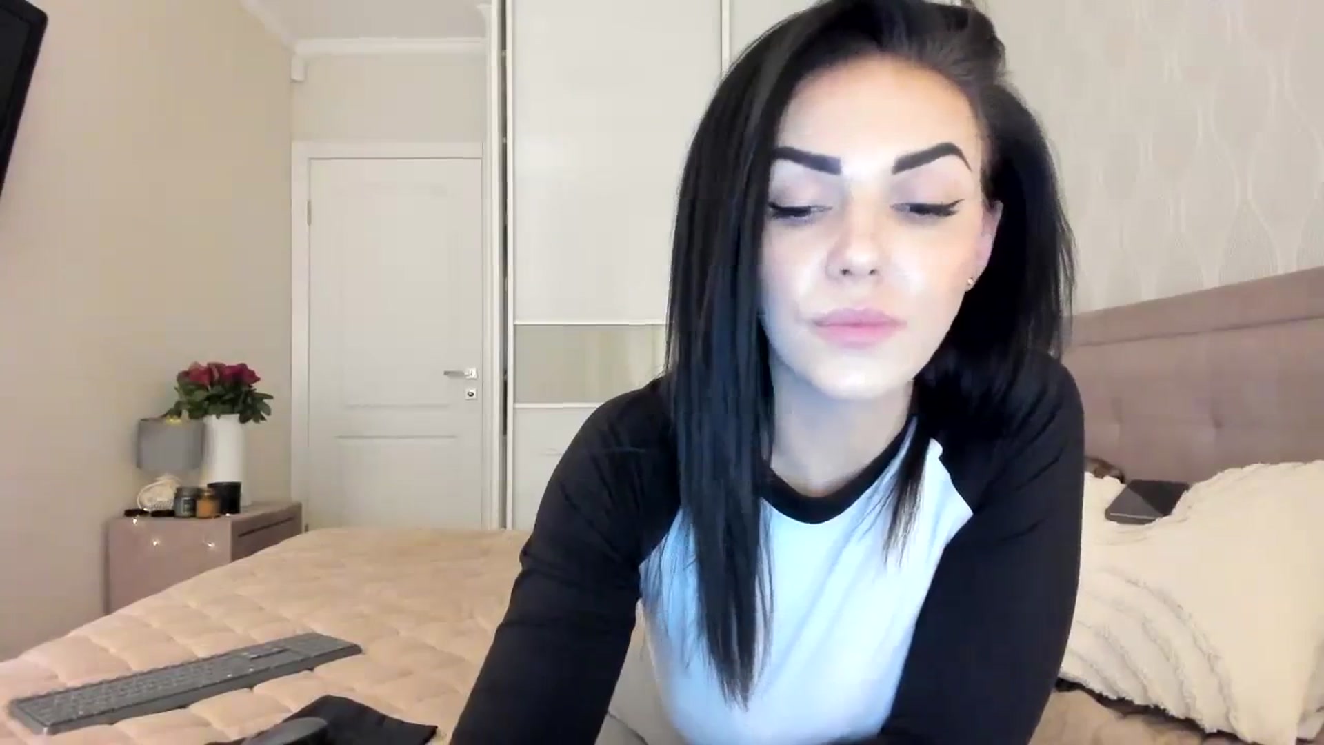 Gallery image thumbnail from MissNelly_'s myfreecams stream on, 11/15/2023, 17:37 image 8 of 20