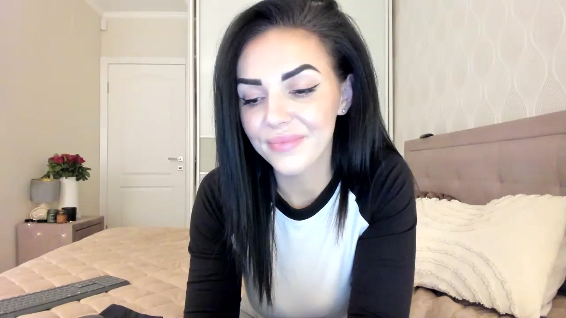 Gallery image thumbnail from MissNelly_'s myfreecams stream on, 11/15/2023, 17:37 image 14 of 20