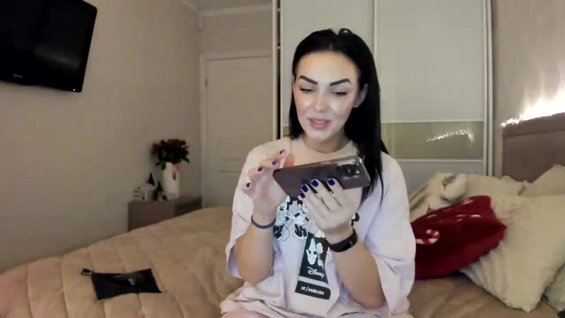 Gallery image thumbnail from MissNelly_'s myfreecams stream on, 12/08/2023, 15:46 image 3 of 20