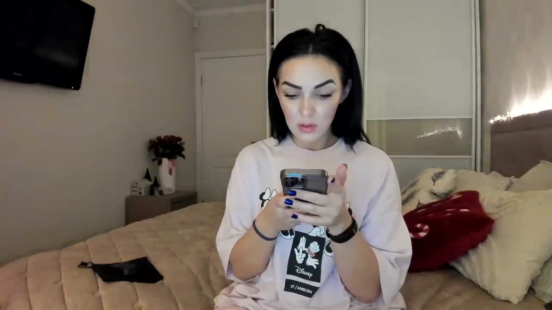 Gallery image thumbnail from MissNelly_'s myfreecams stream on, 12/08/2023, 15:46 image 7 of 20