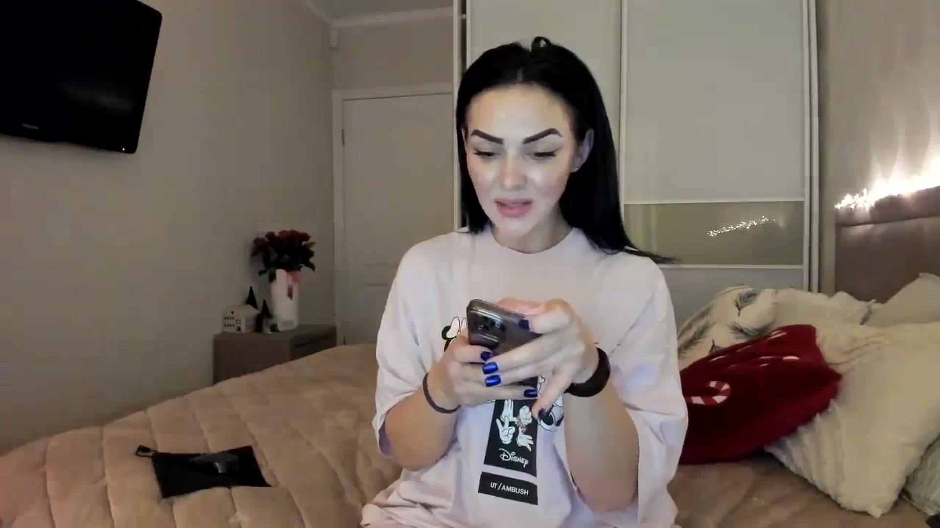 Gallery image thumbnail from MissNelly_'s myfreecams stream on, 12/08/2023, 15:46 image 5 of 20