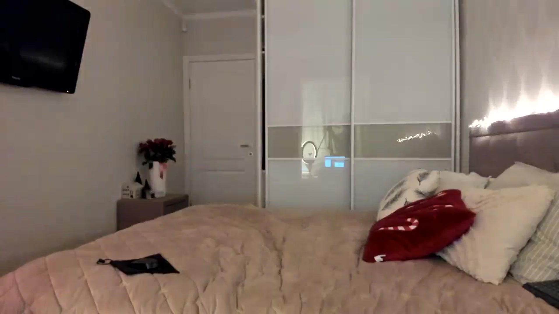 Gallery image thumbnail from MissNelly_'s myfreecams stream on, 12/08/2023, 15:46 image 10 of 20