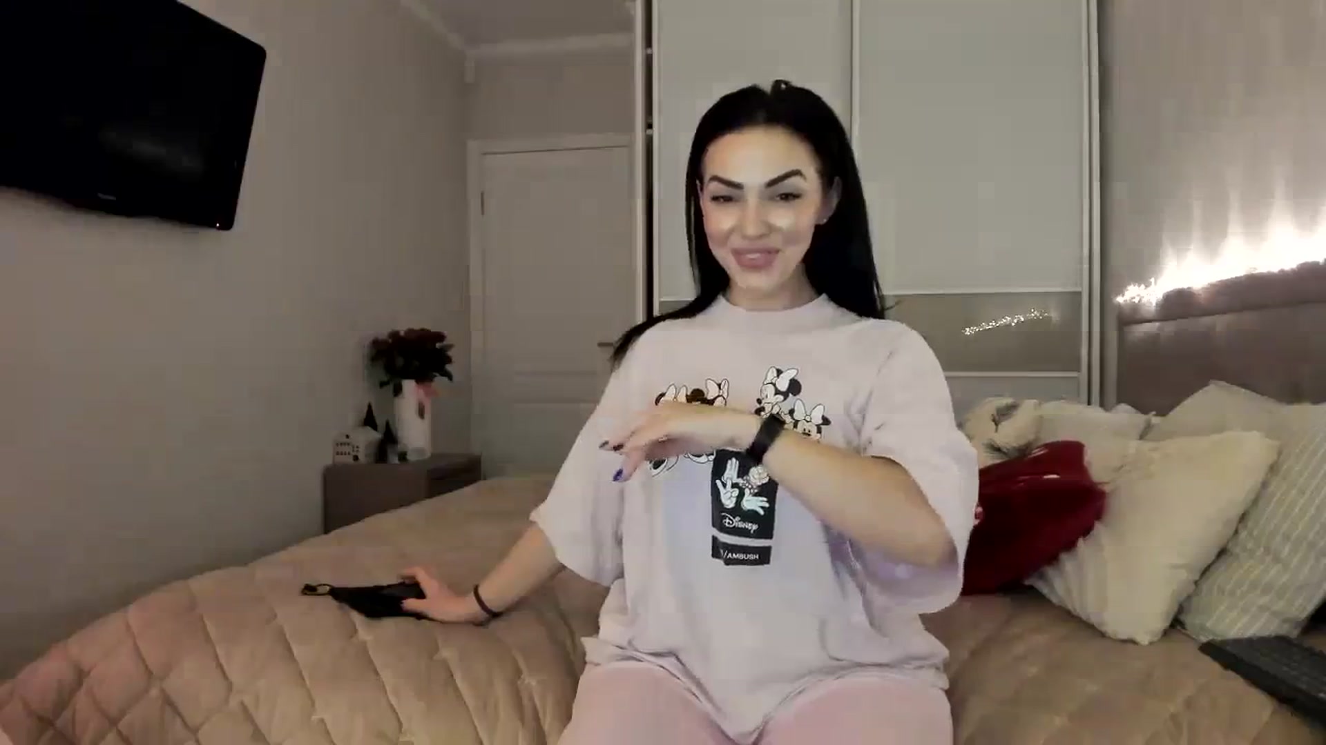 Gallery image thumbnail from MissNelly_'s myfreecams stream on, 12/08/2023, 15:46 image 9 of 20