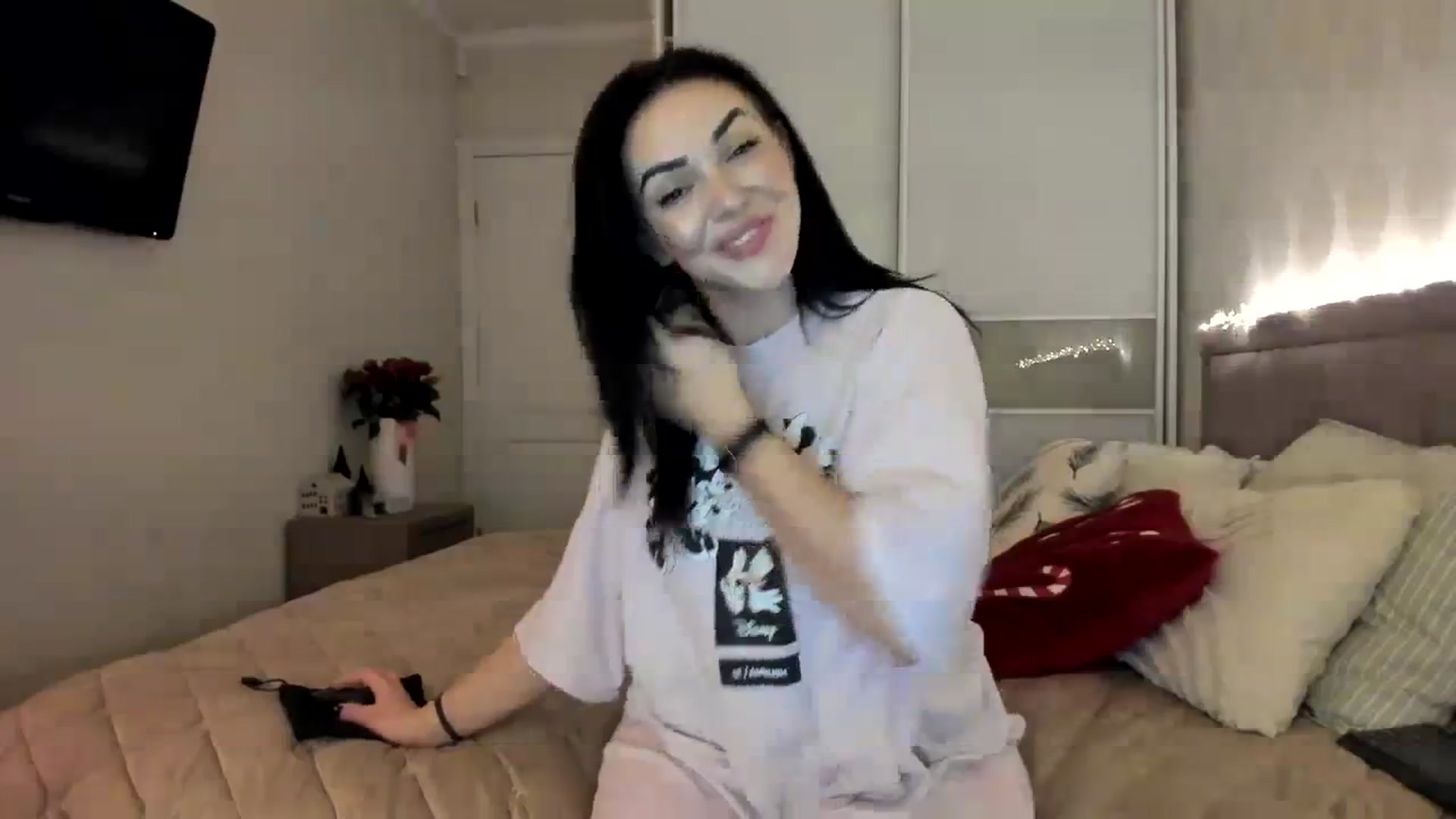 Gallery image thumbnail from MissNelly_'s myfreecams stream on, 12/08/2023, 15:46 image 16 of 20