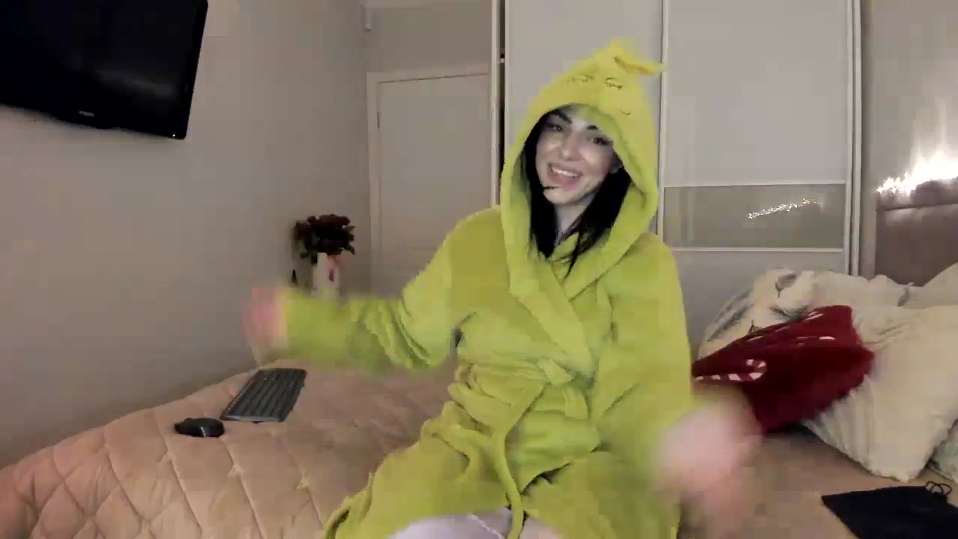 Gallery image thumbnail from MissNelly_'s myfreecams stream on, 12/08/2023, 16:44 image 12 of 20