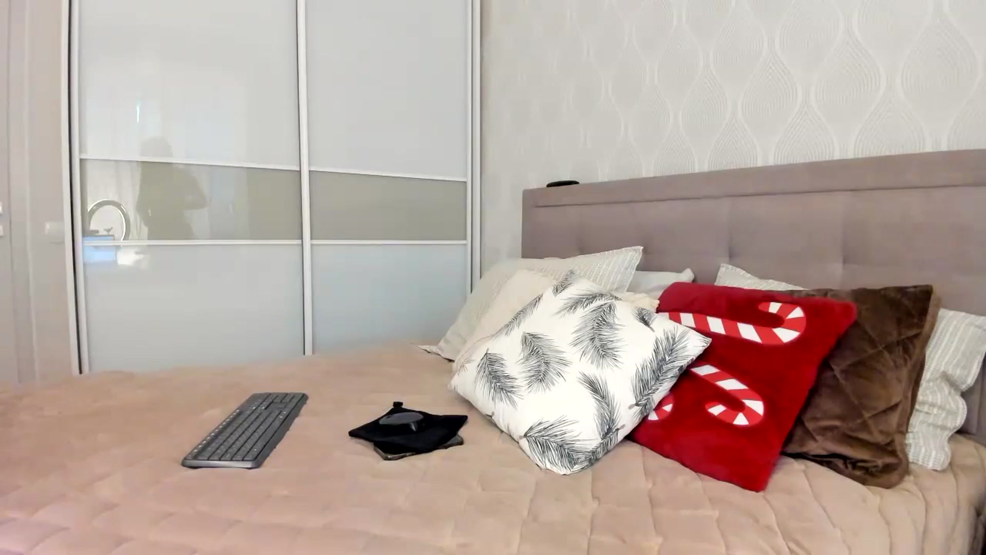 Gallery image thumbnail from MissNelly_'s myfreecams stream on, 12/10/2023, 13:18 image 6 of 20