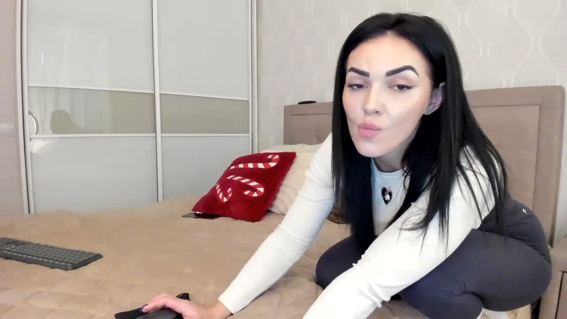 Gallery image thumbnail from MissNelly_'s myfreecams stream on, 12/10/2023, 13:35 image 3 of 20