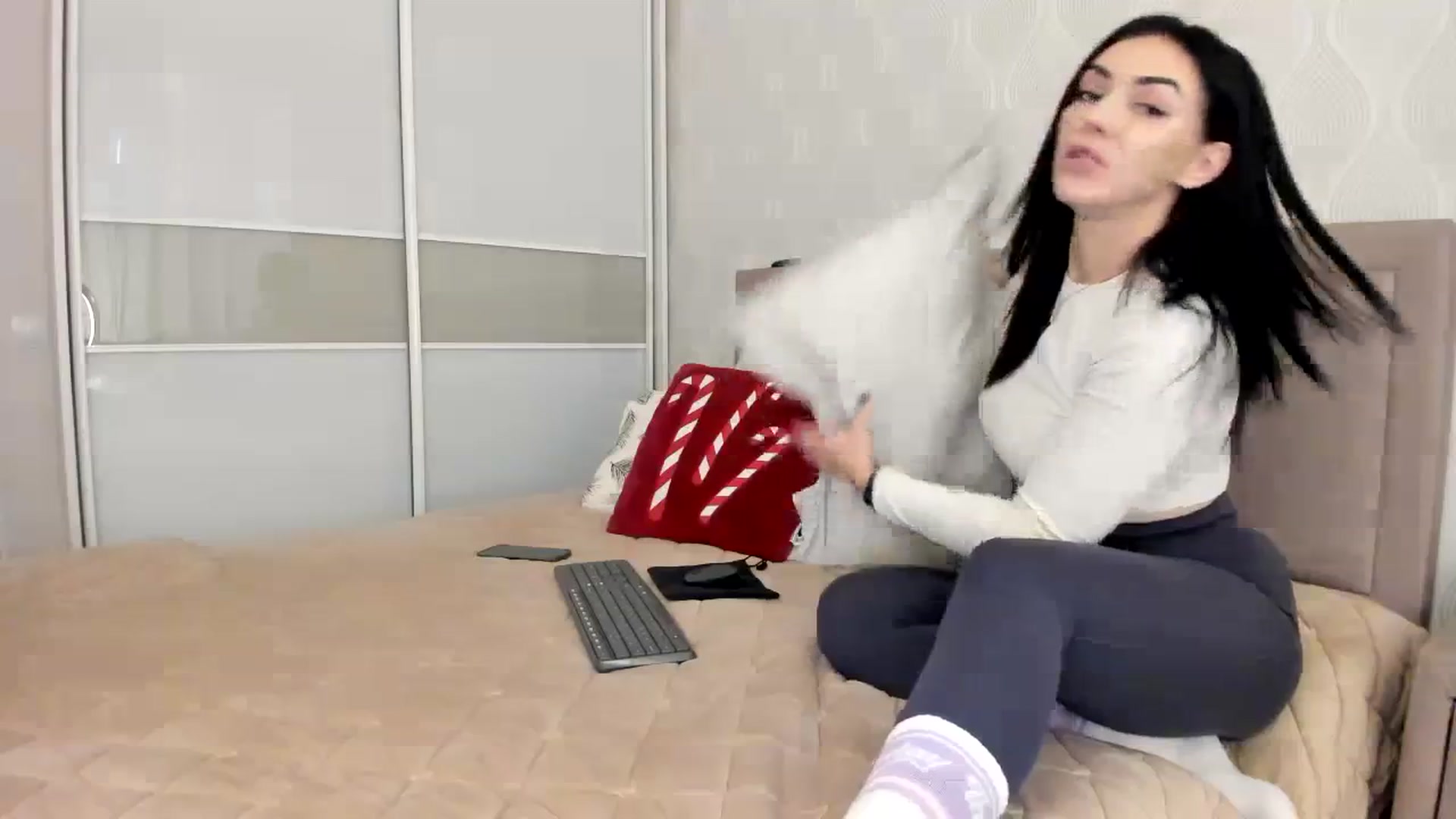 Gallery image thumbnail from MissNelly_'s myfreecams stream on, 12/10/2023, 13:35 image 5 of 20