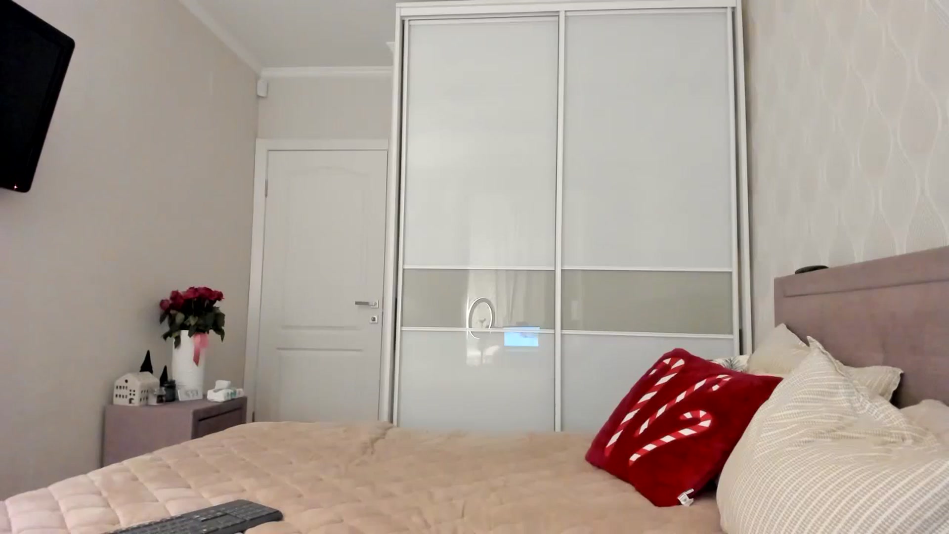 Gallery image thumbnail from MissNelly_'s myfreecams stream on, 12/10/2023, 15:18 image 17 of 20