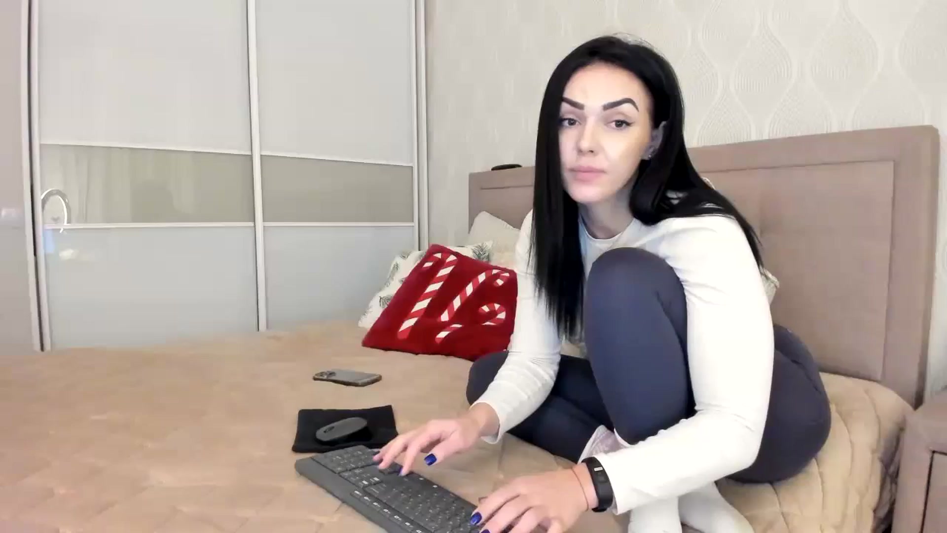 Gallery image thumbnail from MissNelly_'s myfreecams stream on, 12/10/2023, 16:51 image 8 of 20
