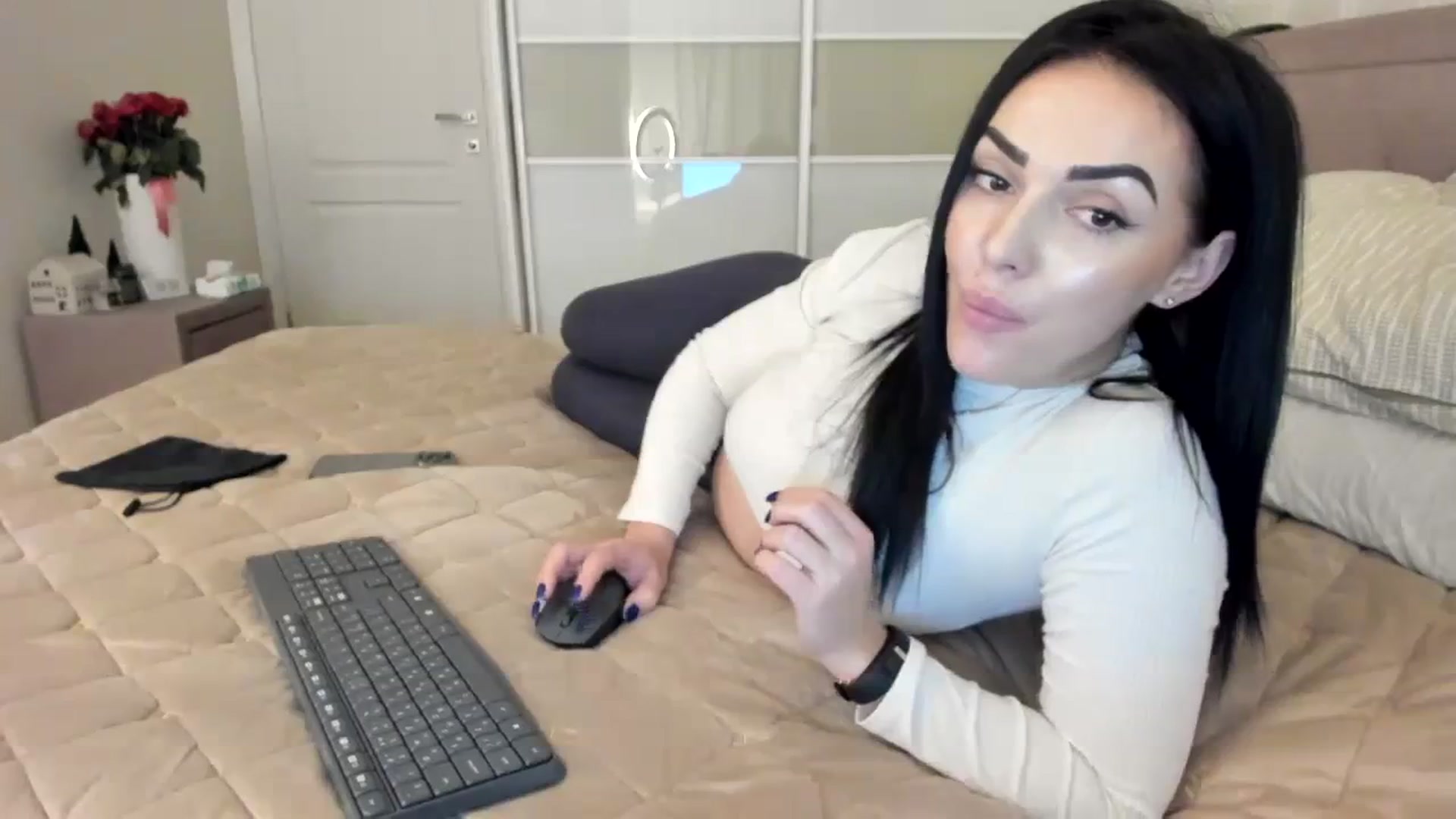 Gallery image thumbnail from MissNelly_'s myfreecams stream on, 12/10/2023, 16:51 image 13 of 20