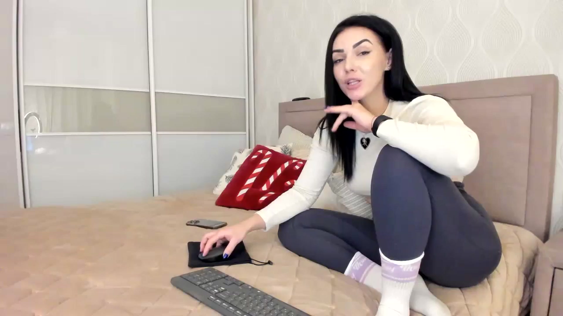 Gallery image thumbnail from MissNelly_'s myfreecams stream on, 12/10/2023, 16:51 image 7 of 20