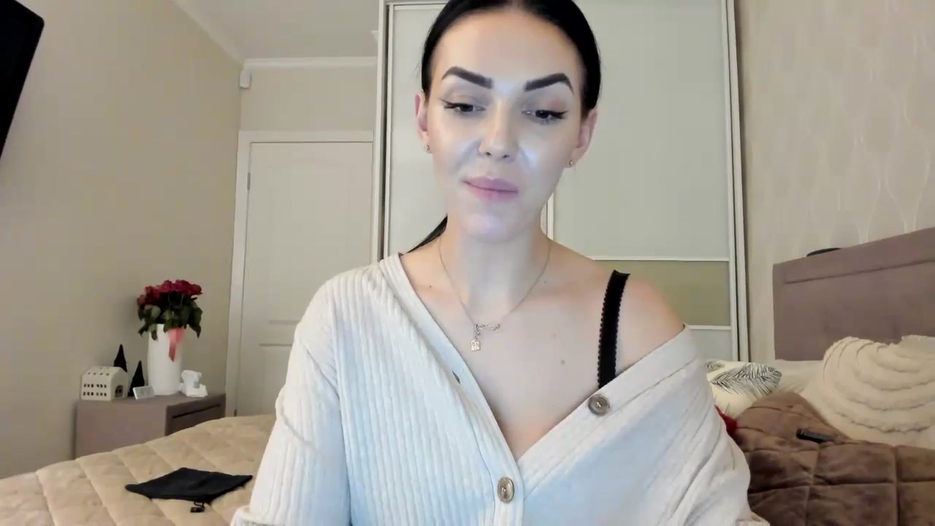 Gallery image thumbnail from MissNelly_'s myfreecams stream on, 12/11/2023, 17:24 image 9 of 20