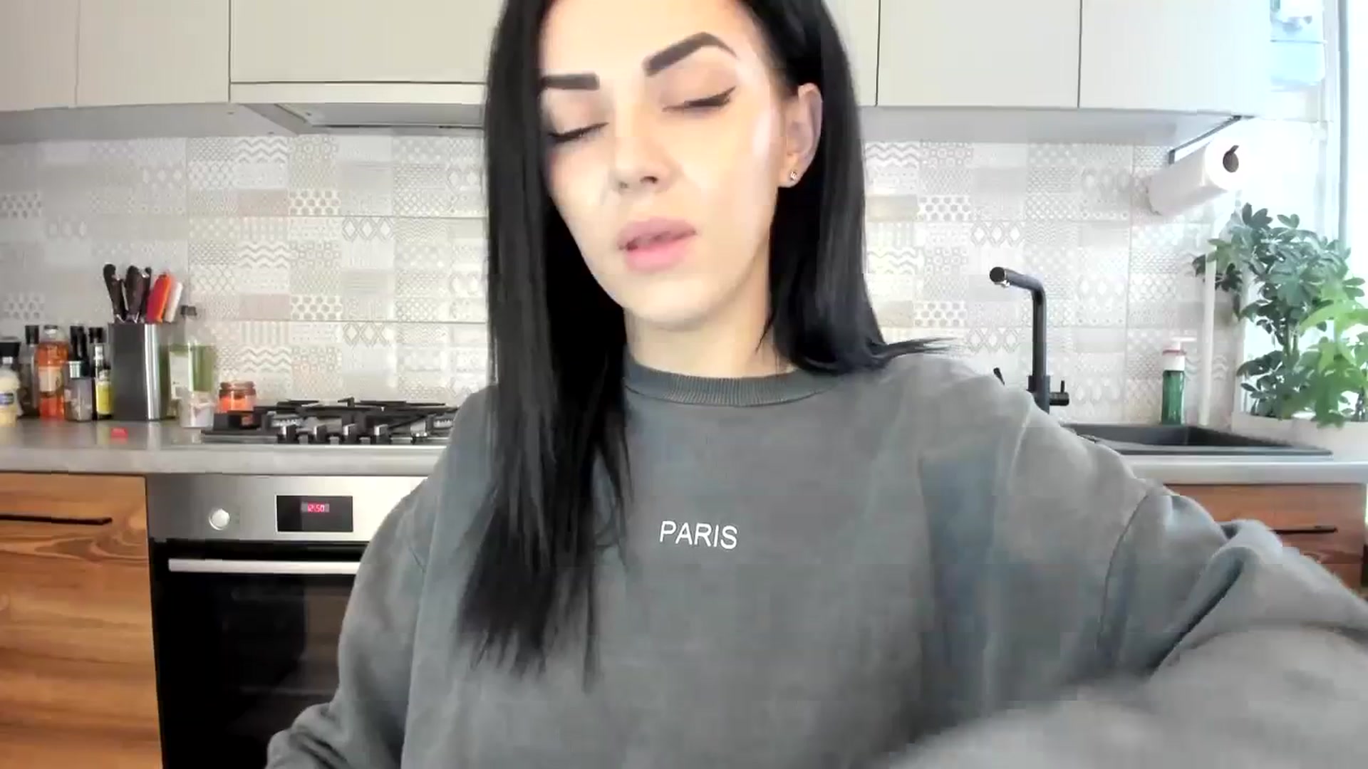 Gallery image thumbnail from MissNelly_'s myfreecams stream on, 12/12/2023, 10:54 image 19 of 20