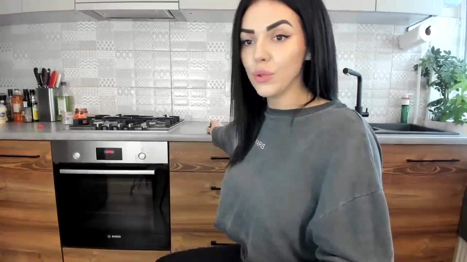 Gallery image thumbnail from MissNelly_'s myfreecams stream on, 12/12/2023, 10:54 image 7 of 20