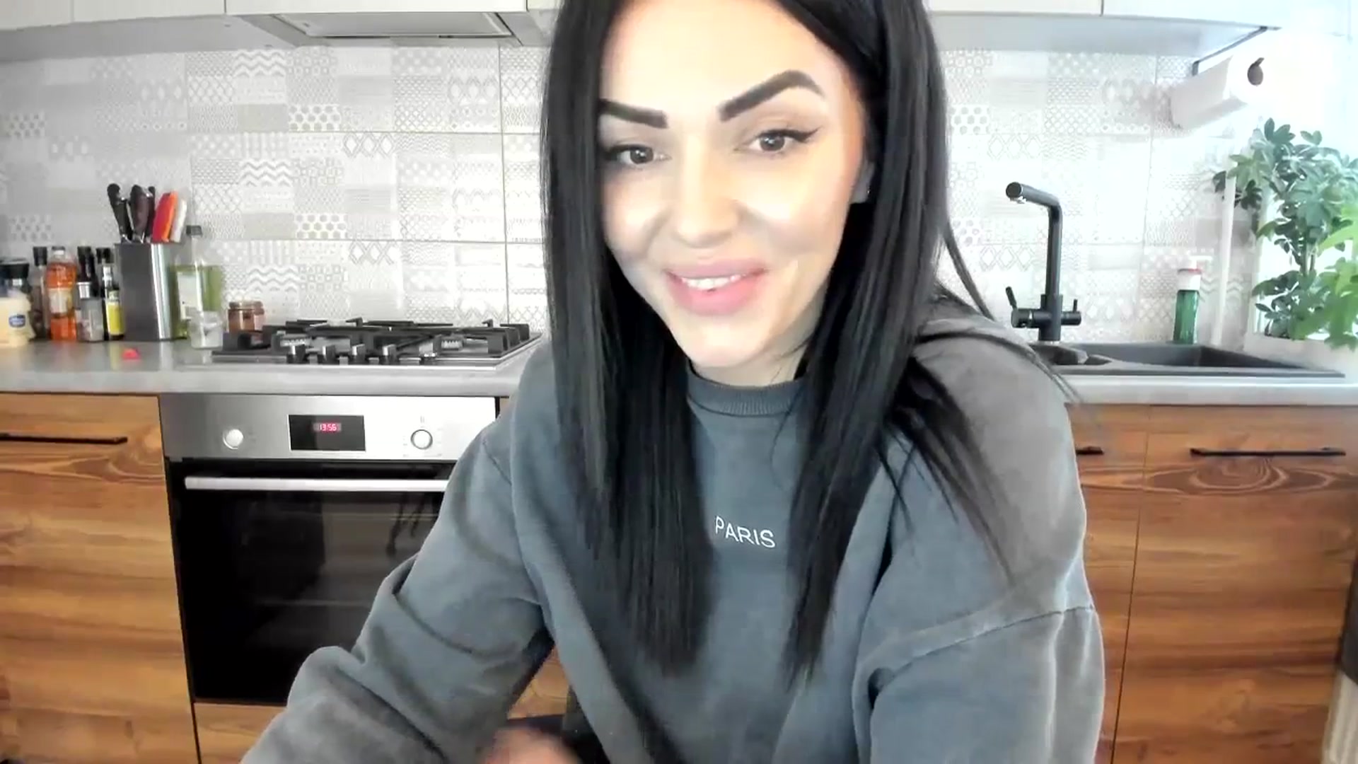 Gallery image thumbnail from MissNelly_'s myfreecams stream on, 12/12/2023, 12:23 image 13 of 20