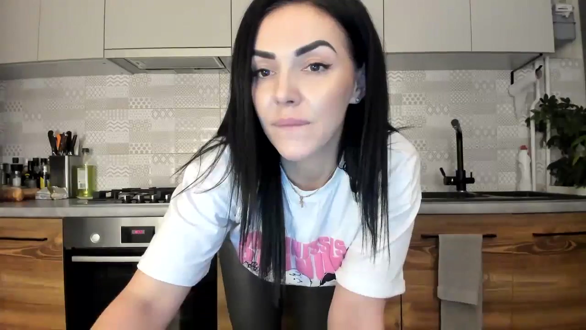 Gallery image thumbnail from MissNelly_'s myfreecams stream on, 12/13/2023, 16:56 image 17 of 20