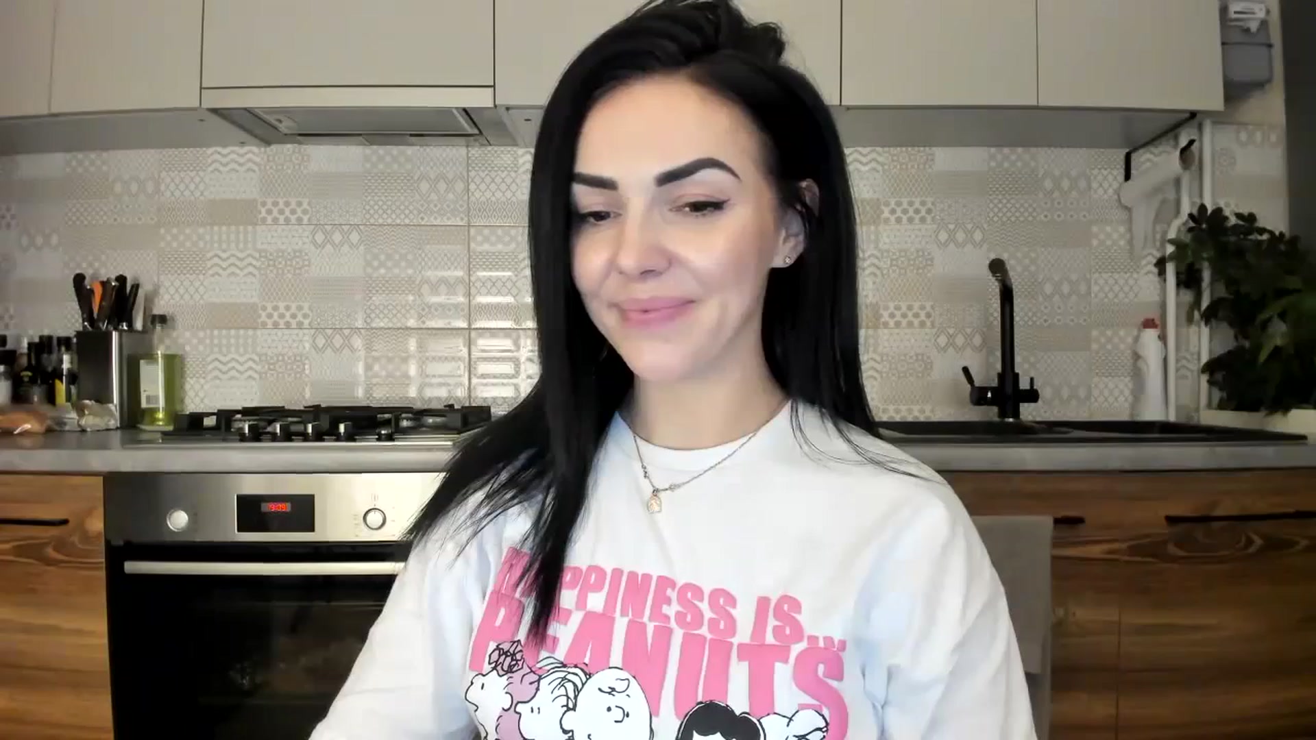 Gallery image thumbnail from MissNelly_'s myfreecams stream on, 12/13/2023, 17:24 image 12 of 20