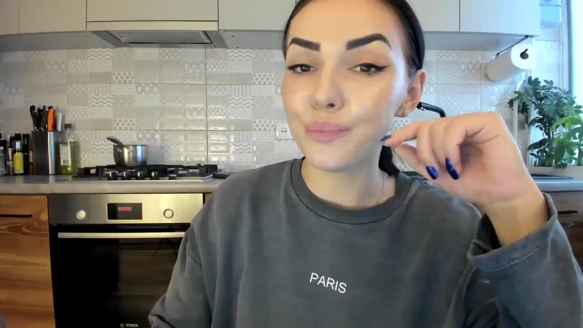 Gallery image thumbnail from MissNelly_'s myfreecams stream on, 12/14/2023, 11:42 image 8 of 20