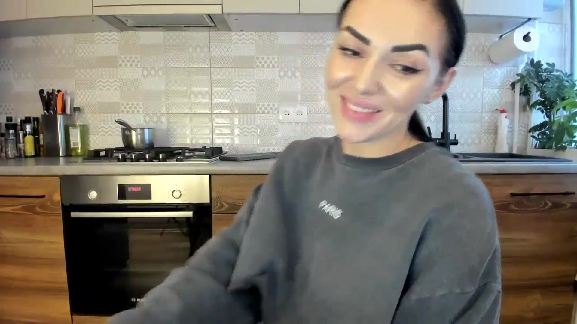 Gallery image thumbnail from MissNelly_'s myfreecams stream on, 12/14/2023, 12:37 image 12 of 20