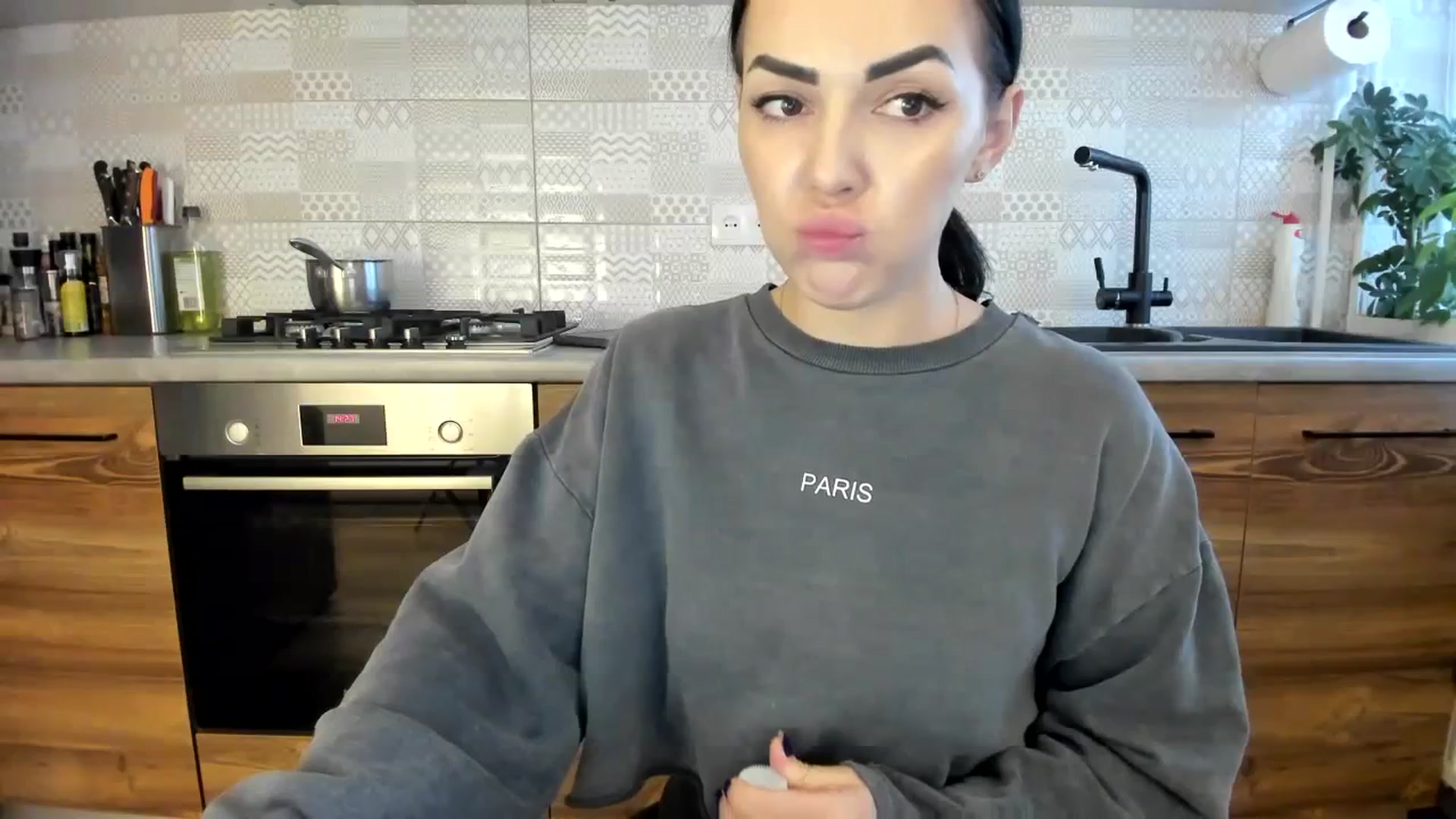 Gallery image thumbnail from MissNelly_'s myfreecams stream on, 12/14/2023, 12:37 image 16 of 20