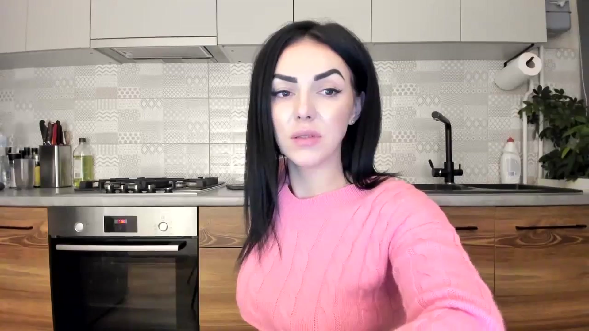 Gallery image thumbnail from MissNelly_'s myfreecams stream on, 12/15/2023, 16:00 image 13 of 20