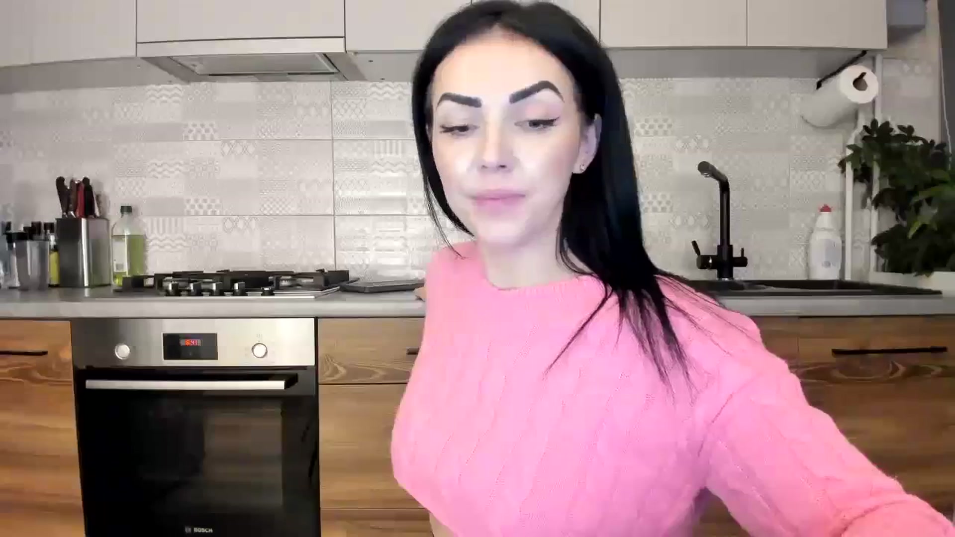 Gallery image thumbnail from MissNelly_'s myfreecams stream on, 12/15/2023, 16:00 image 8 of 20
