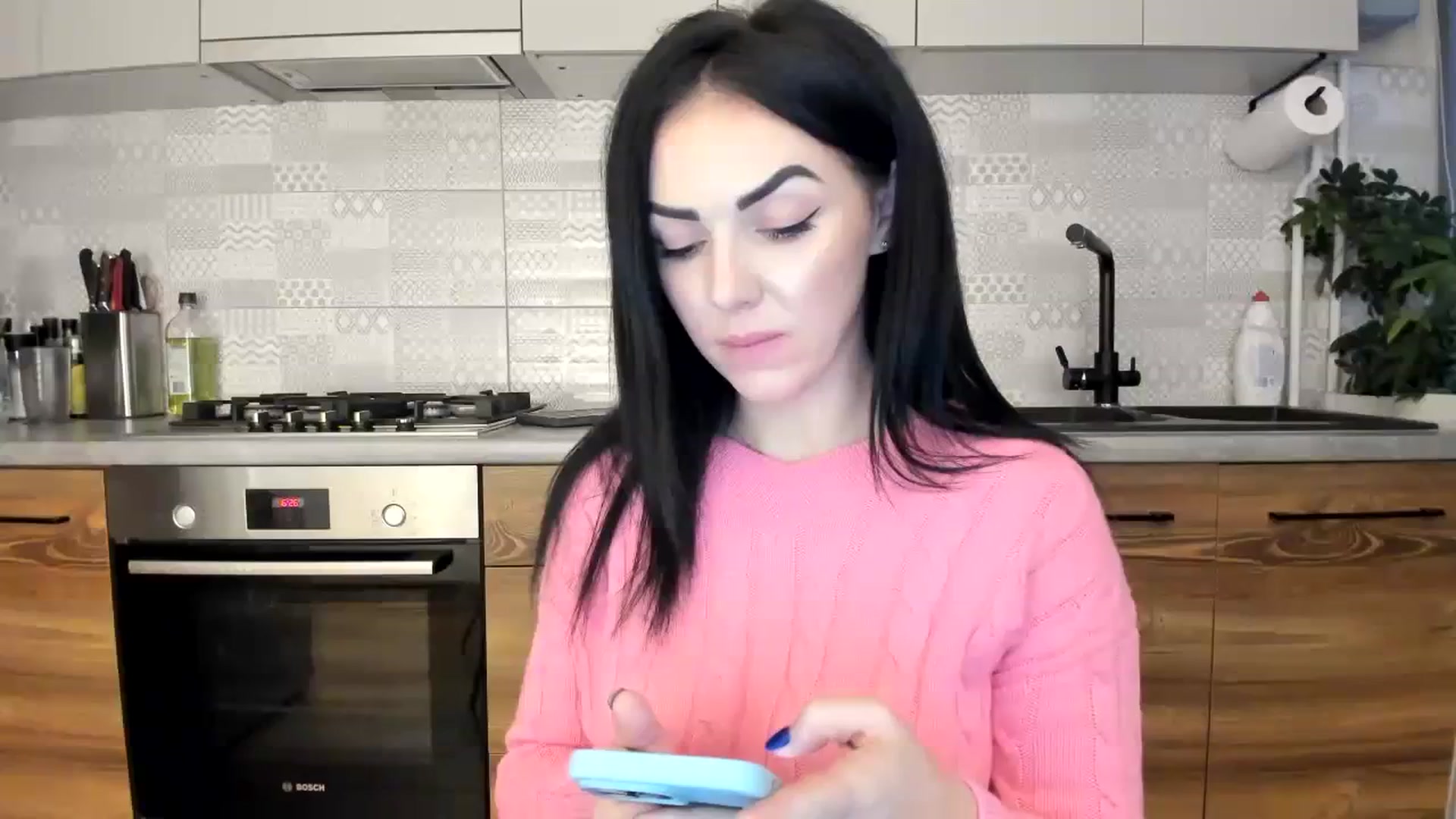 Gallery image thumbnail from MissNelly_'s myfreecams stream on, 12/15/2023, 16:00 image 5 of 20
