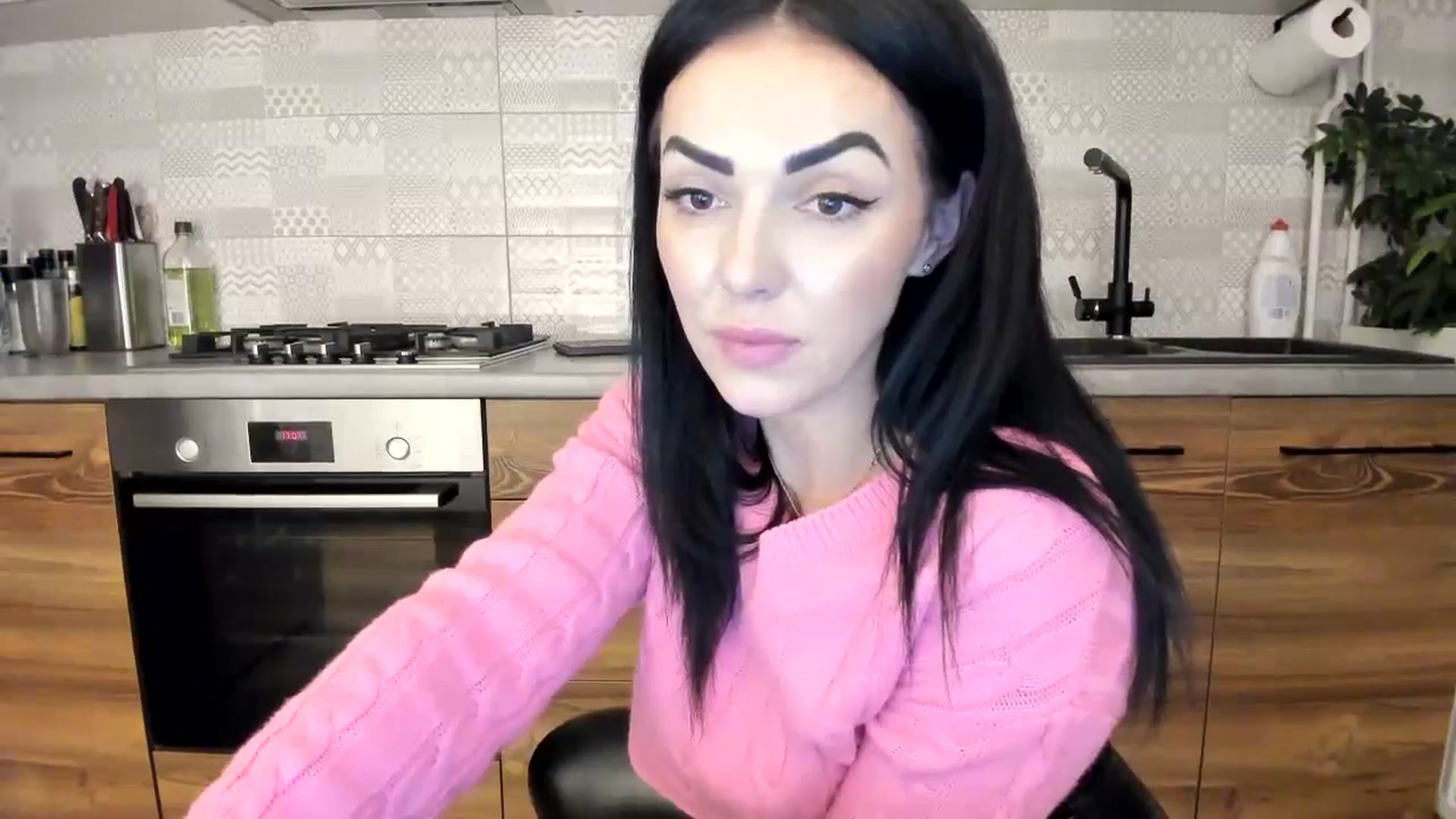 Gallery image thumbnail from MissNelly_'s myfreecams stream on, 12/15/2023, 16:00 image 12 of 20