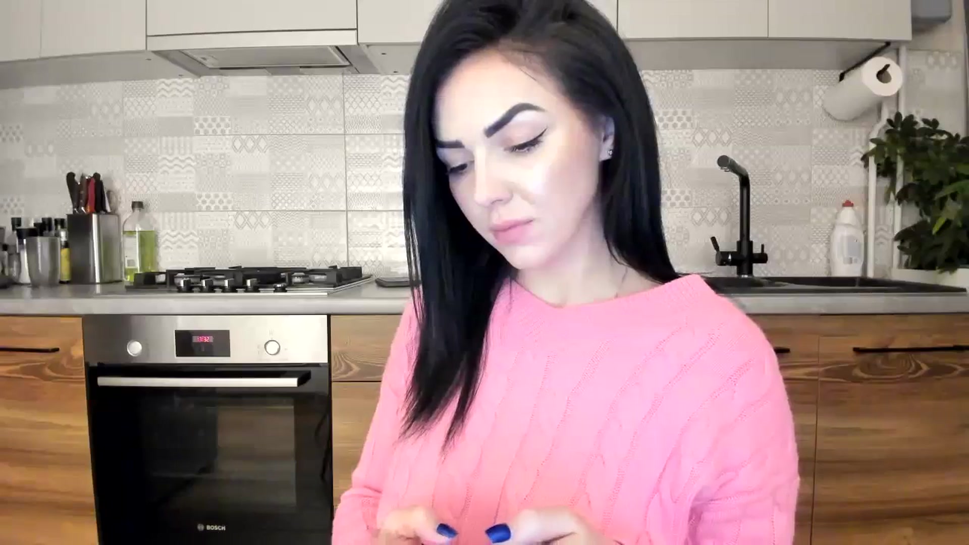 Gallery image thumbnail from MissNelly_'s myfreecams stream on, 12/15/2023, 16:00 image 18 of 20