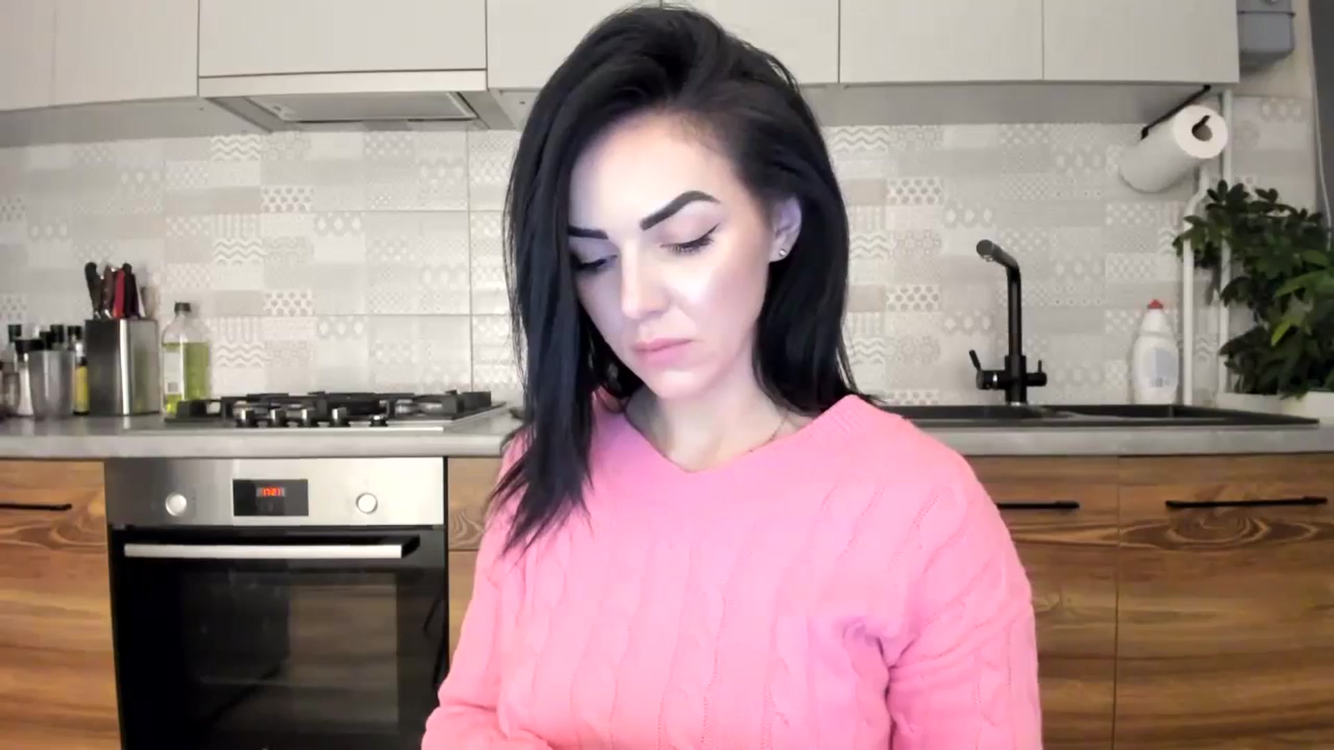 Gallery image thumbnail from MissNelly_'s myfreecams stream on, 12/15/2023, 16:00 image 16 of 20