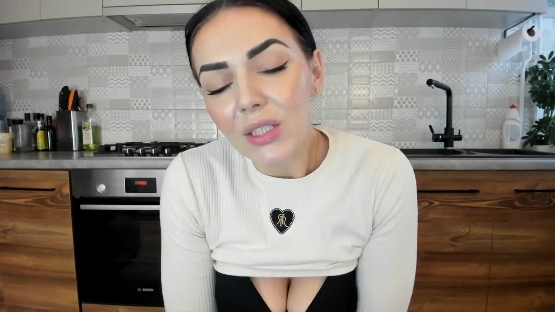 Gallery image thumbnail from MissNelly_'s myfreecams stream on, 12/21/2023, 13:28 image 6 of 20