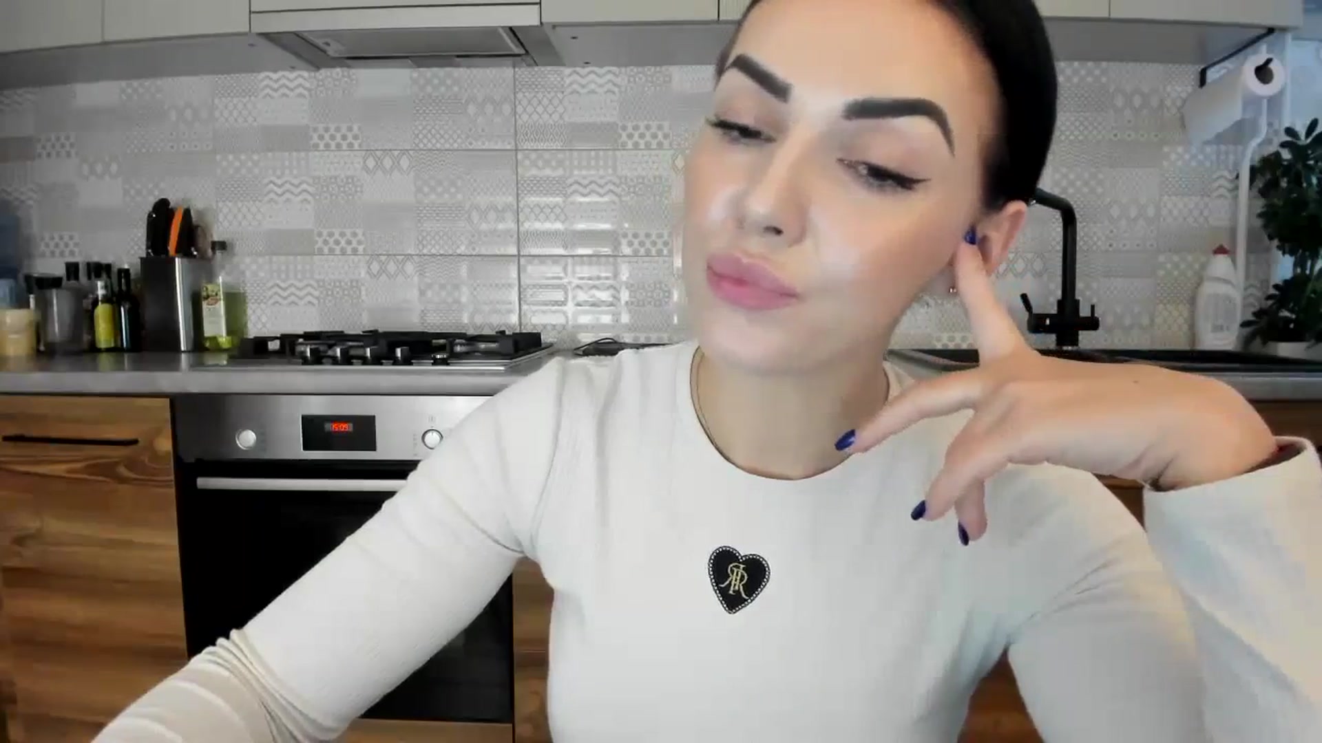 Gallery image thumbnail from MissNelly_'s myfreecams stream on, 12/21/2023, 13:28 image 17 of 20