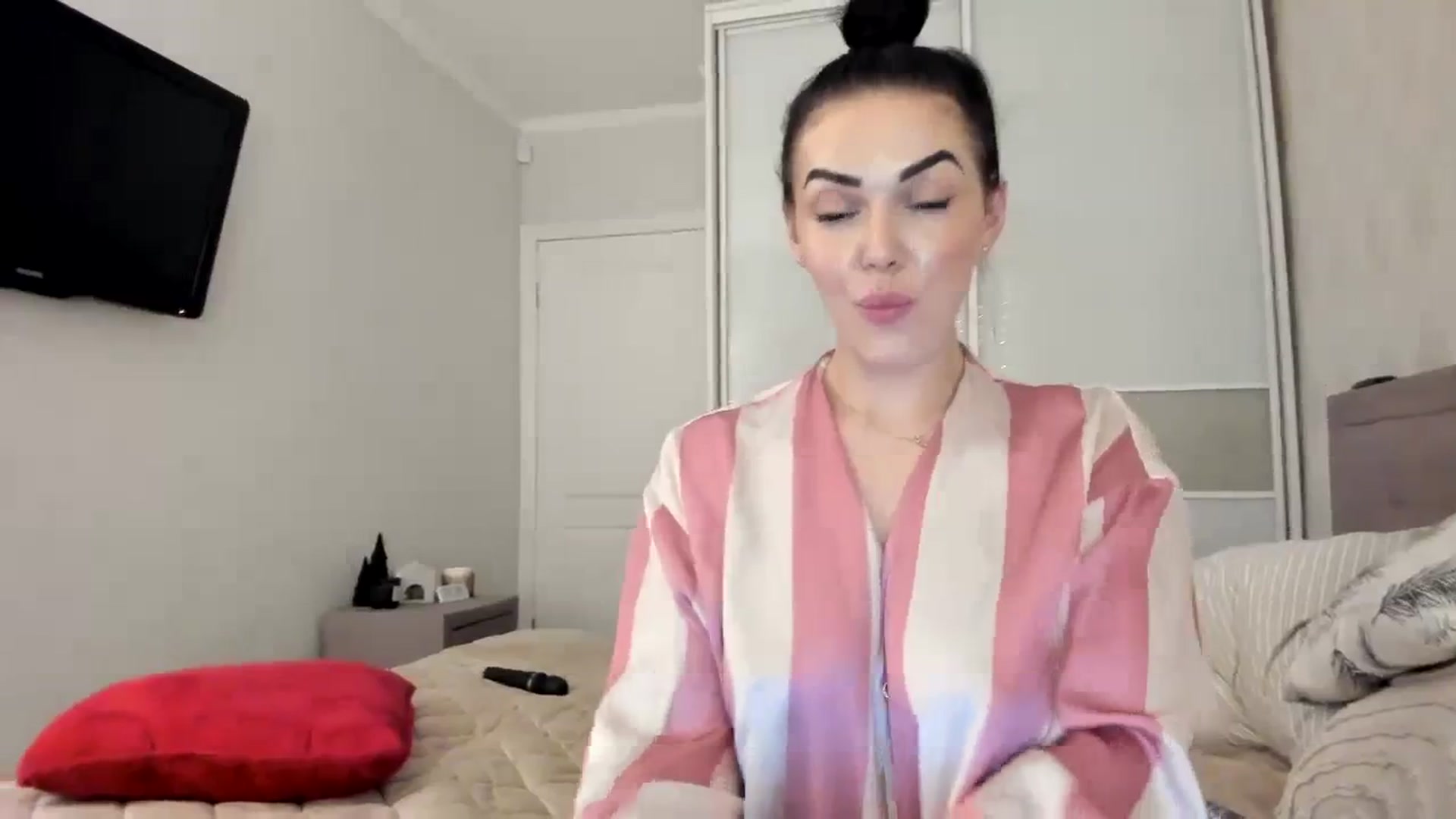 Gallery image thumbnail from MissNelly_'s myfreecams stream on, 12/23/2023, 20:48 image 17 of 20