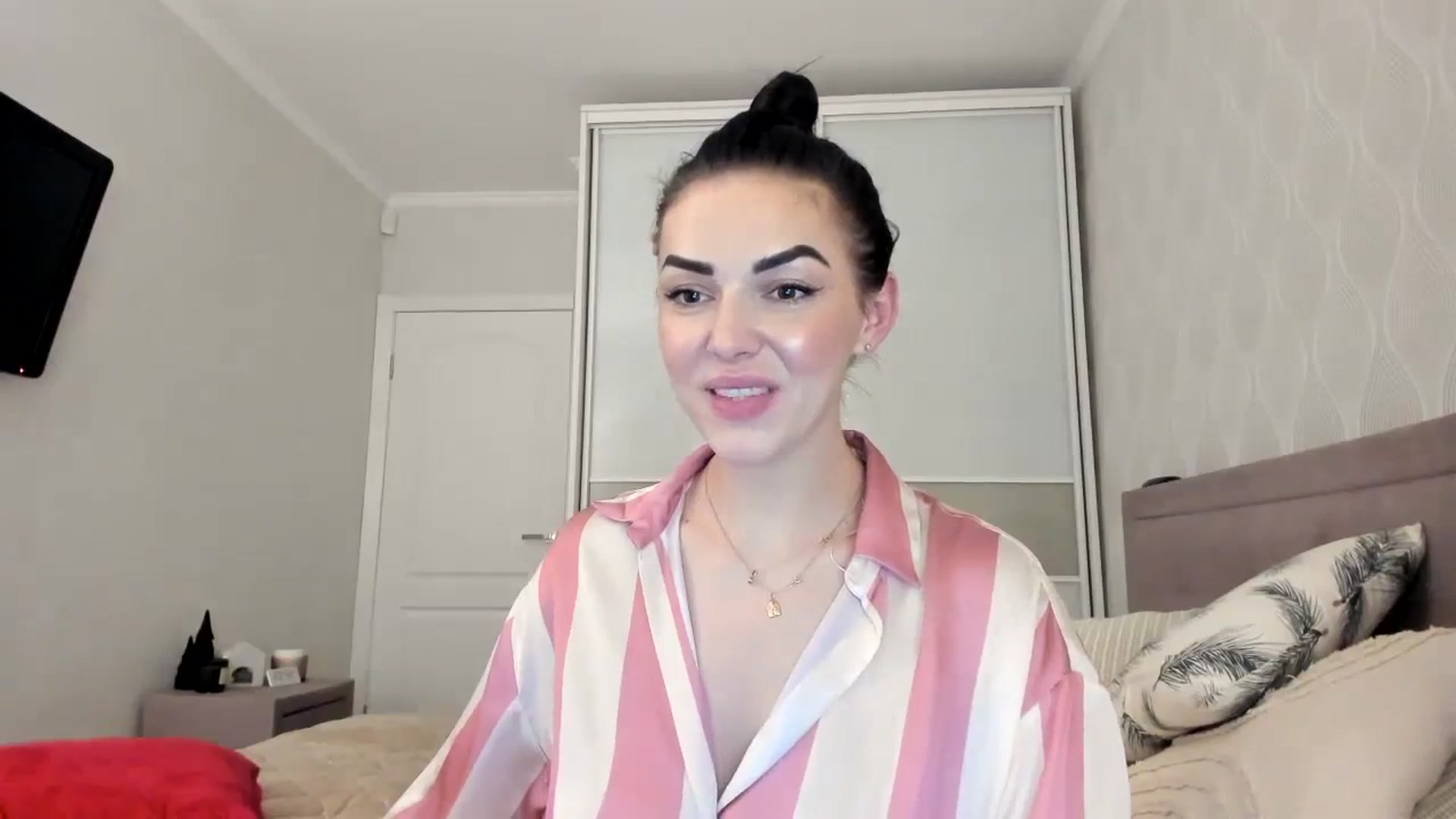 Gallery image thumbnail from MissNelly_'s myfreecams stream on, 12/23/2023, 20:48 image 19 of 20
