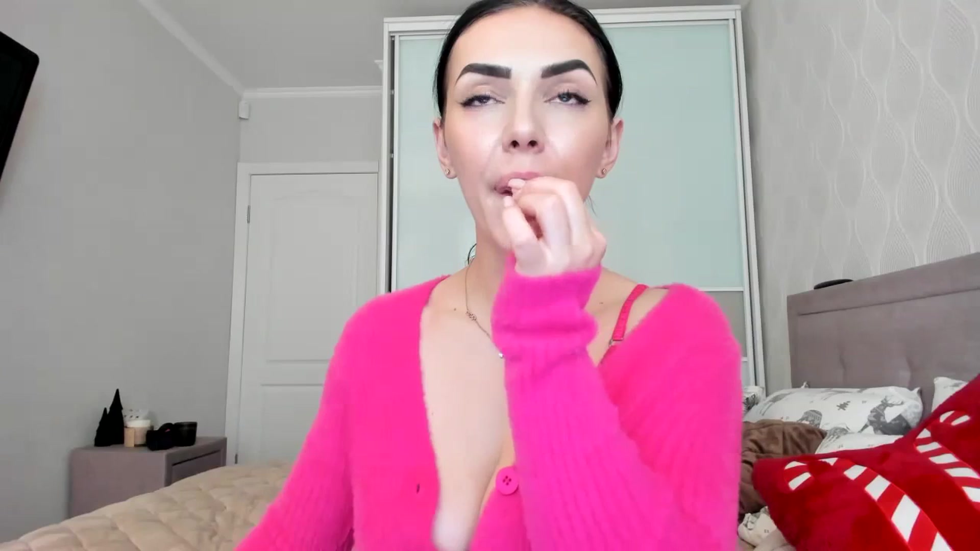Gallery image thumbnail from MissNelly_'s myfreecams stream on, 12/28/2023, 13:47 image 4 of 20