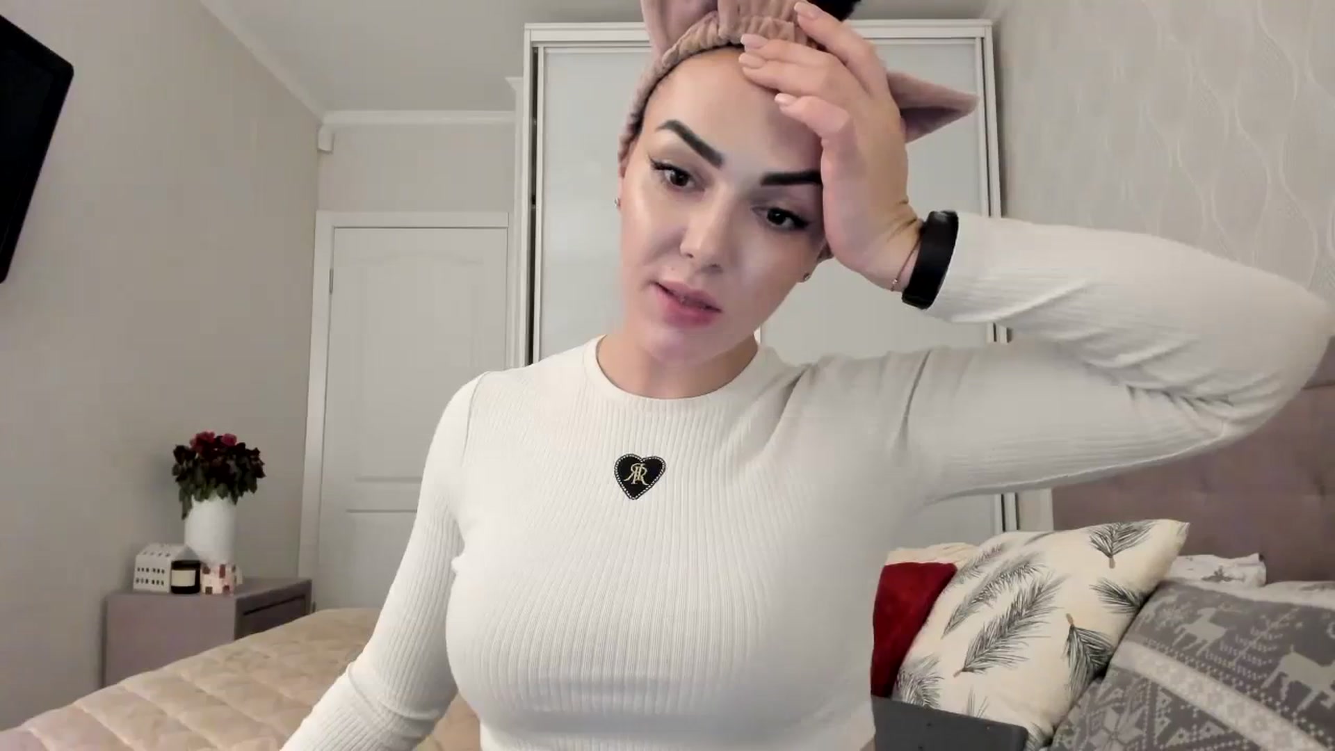 Gallery image thumbnail from MissNelly_'s myfreecams stream on, 01/07/2024, 19:10 image 8 of 20