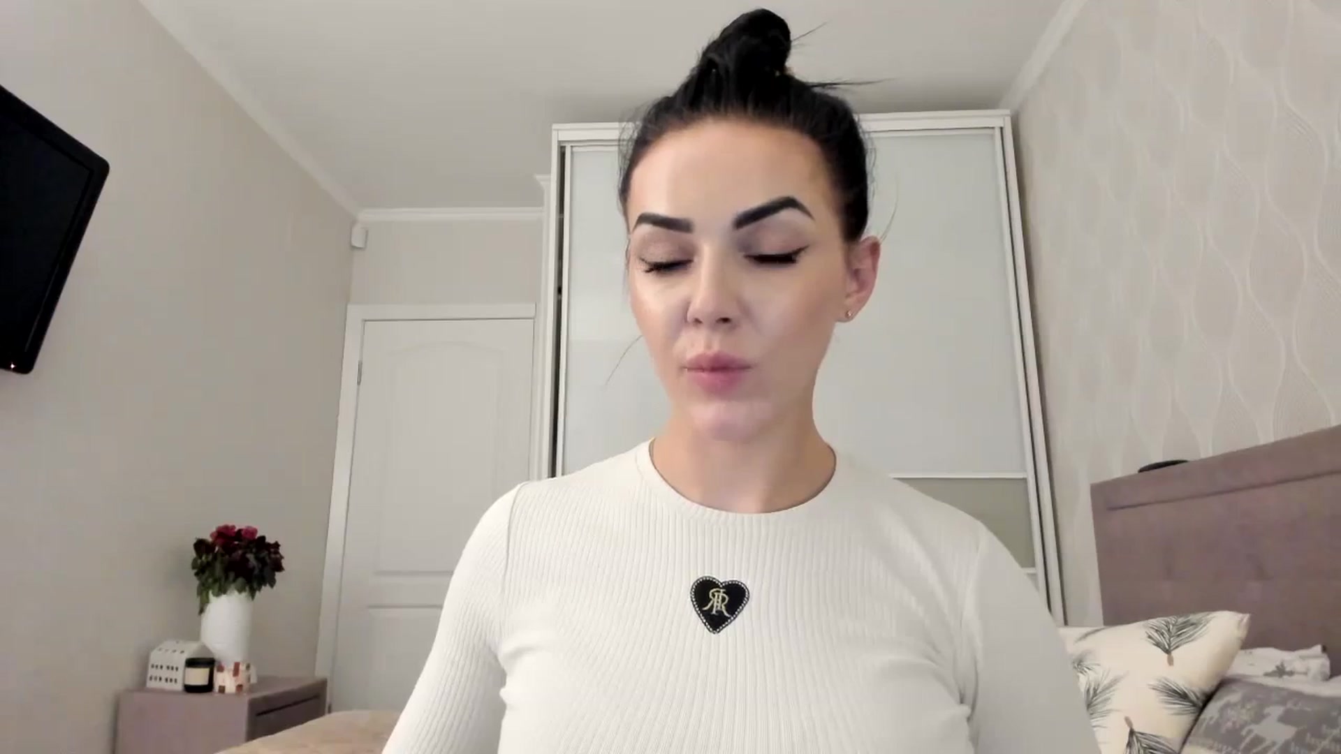 Gallery image thumbnail from MissNelly_'s myfreecams stream on, 01/07/2024, 19:10 image 13 of 20
