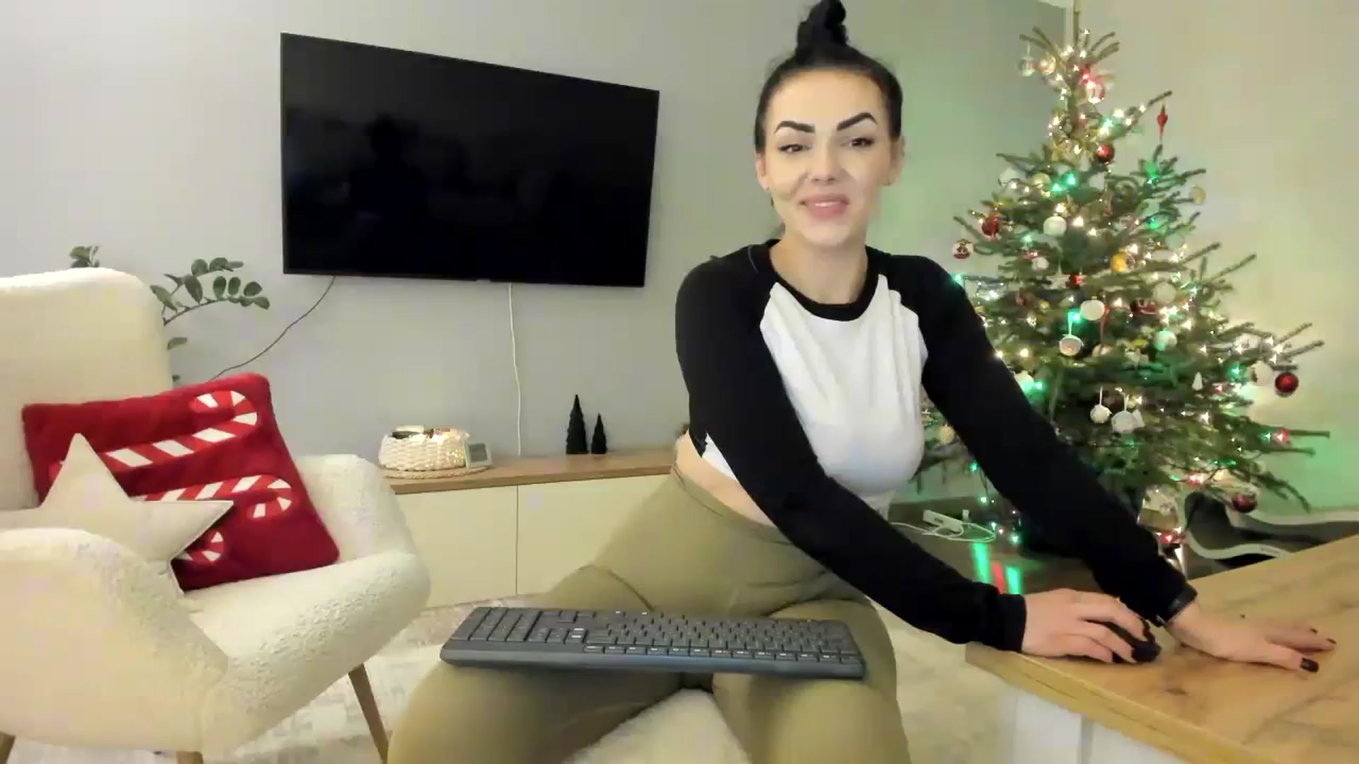 Gallery image thumbnail from MissNelly_'s myfreecams stream on, 01/14/2024, 21:23 image 15 of 20