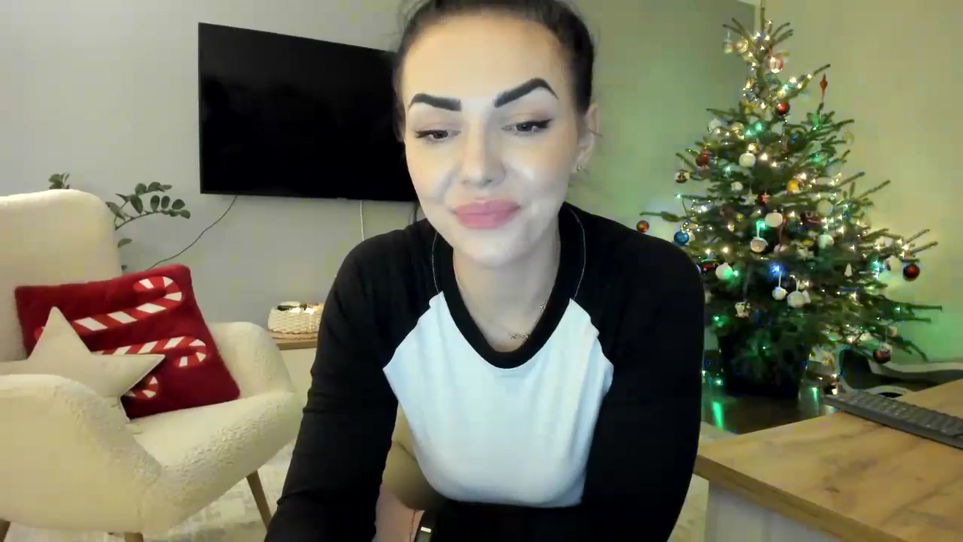 Gallery image thumbnail from MissNelly_'s myfreecams stream on, 01/14/2024, 21:23 image 17 of 20